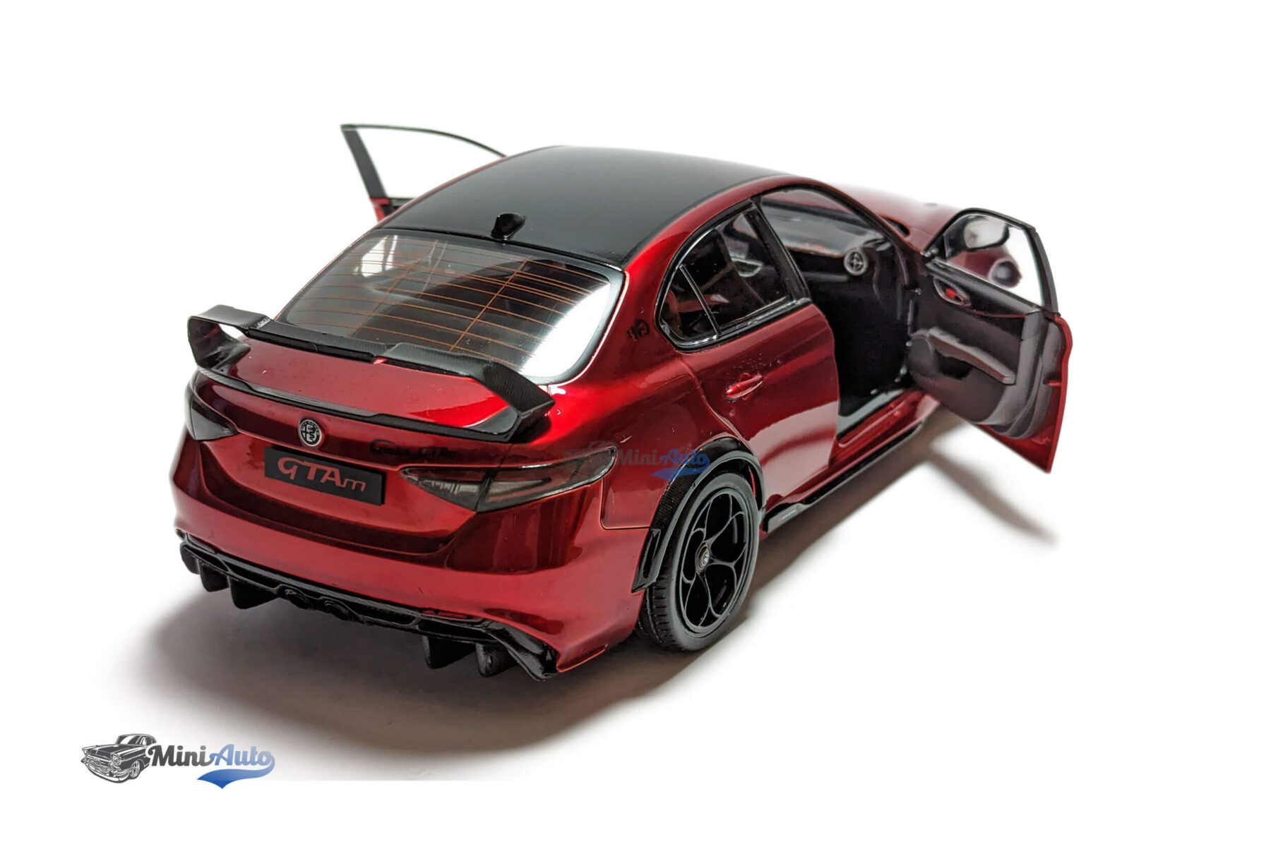 Alfa Romeo Giulia GTA M - 2021 - Red - Image 4