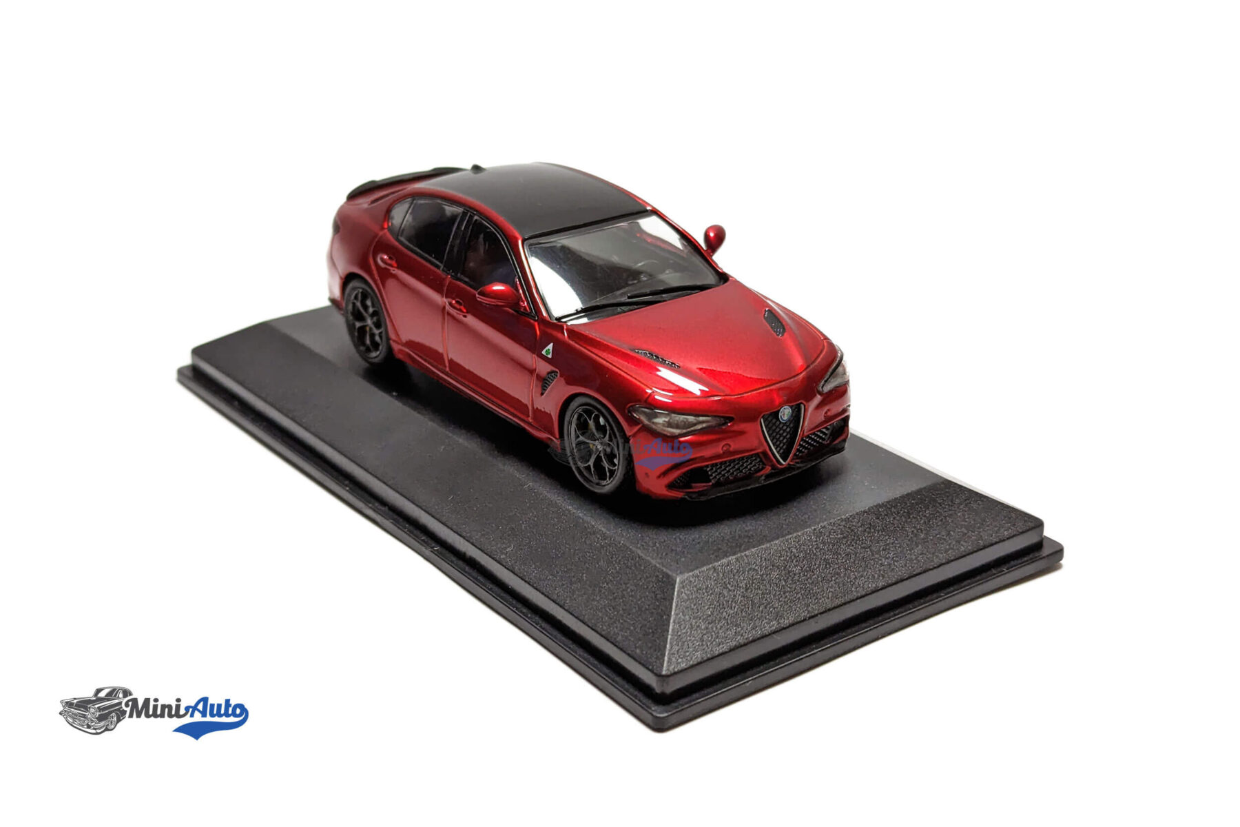 Alfa-Romeo-Giulia-Quadrifoglio---2021---Red_2 Alfa Romeo Giulia Quadrifoglio - 2021 - Red - Image 4