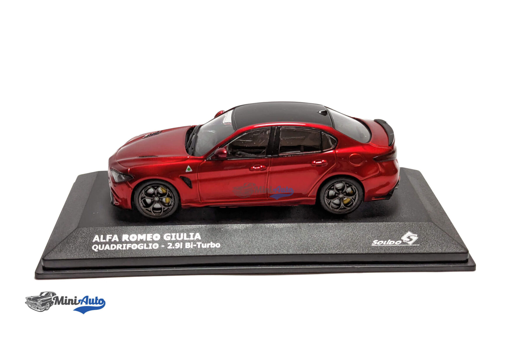 Alfa-Romeo-Giulia-Quadrifoglio---2021---Red_4 Alfa Romeo Giulia Quadrifoglio - 2021 - Red - Image 5