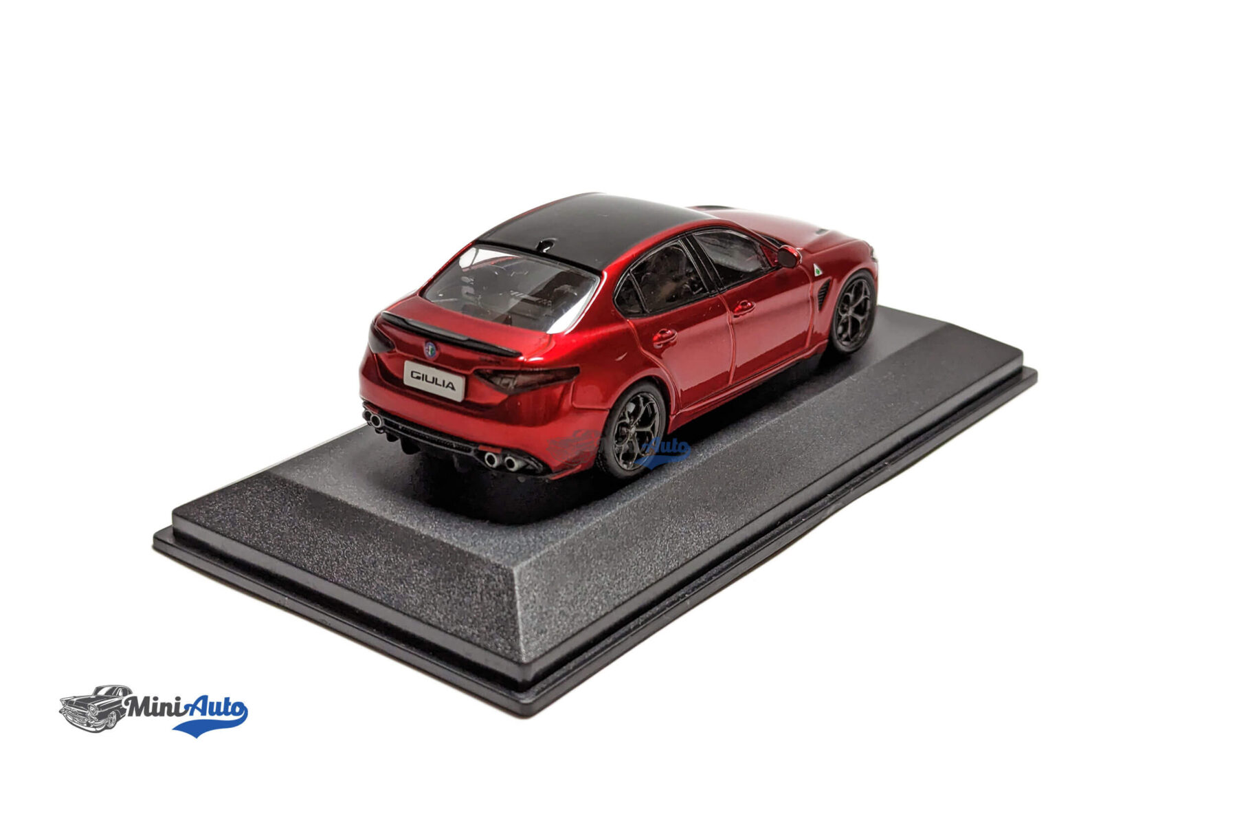 Alfa-Romeo-Giulia-Quadrifoglio---2021---Red_5 Alfa Romeo Giulia Quadrifoglio - 2021 - Red - Image 6