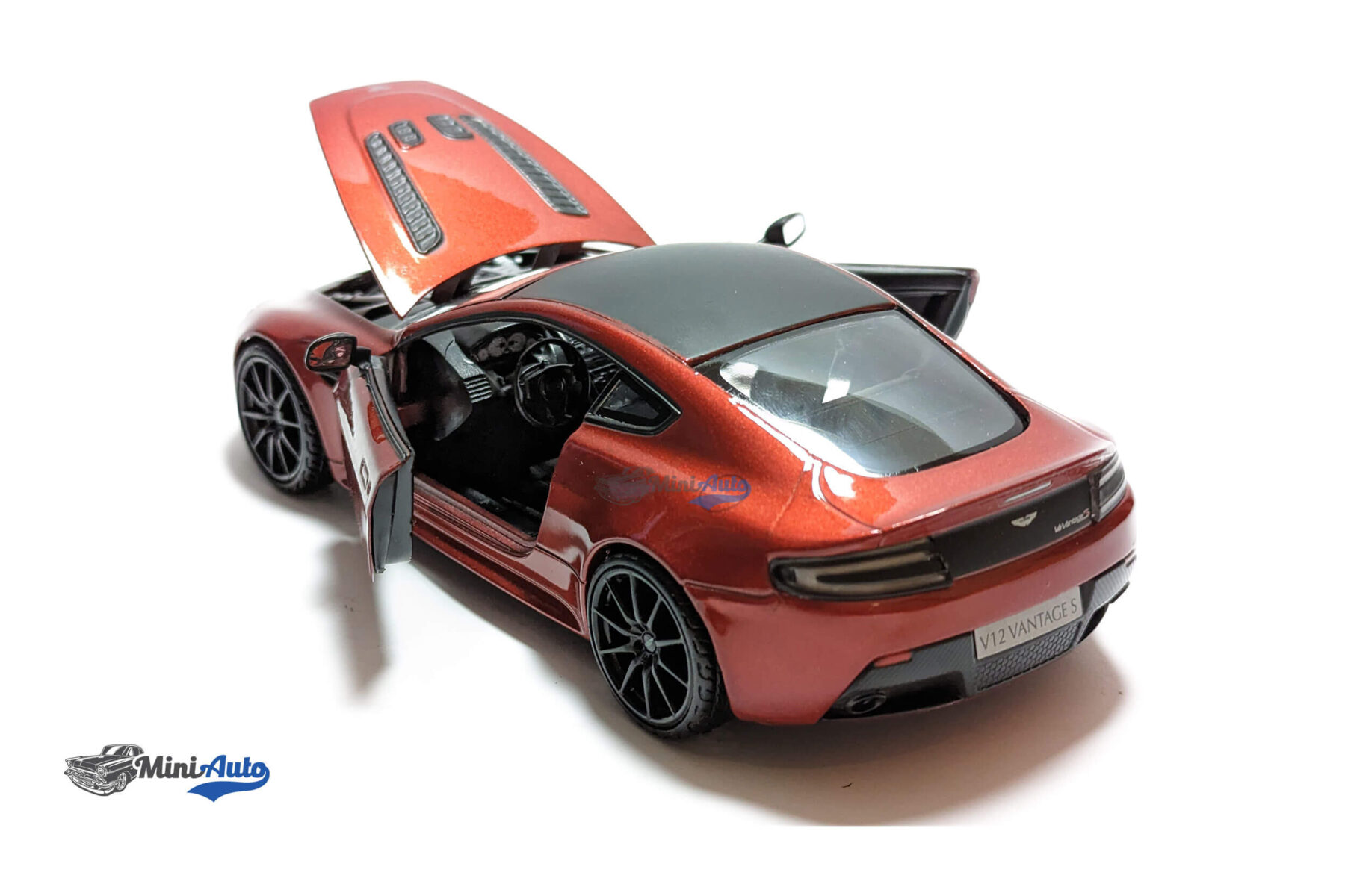 Aston Martin V12 Vantage S - 2013 - Red - Image 11