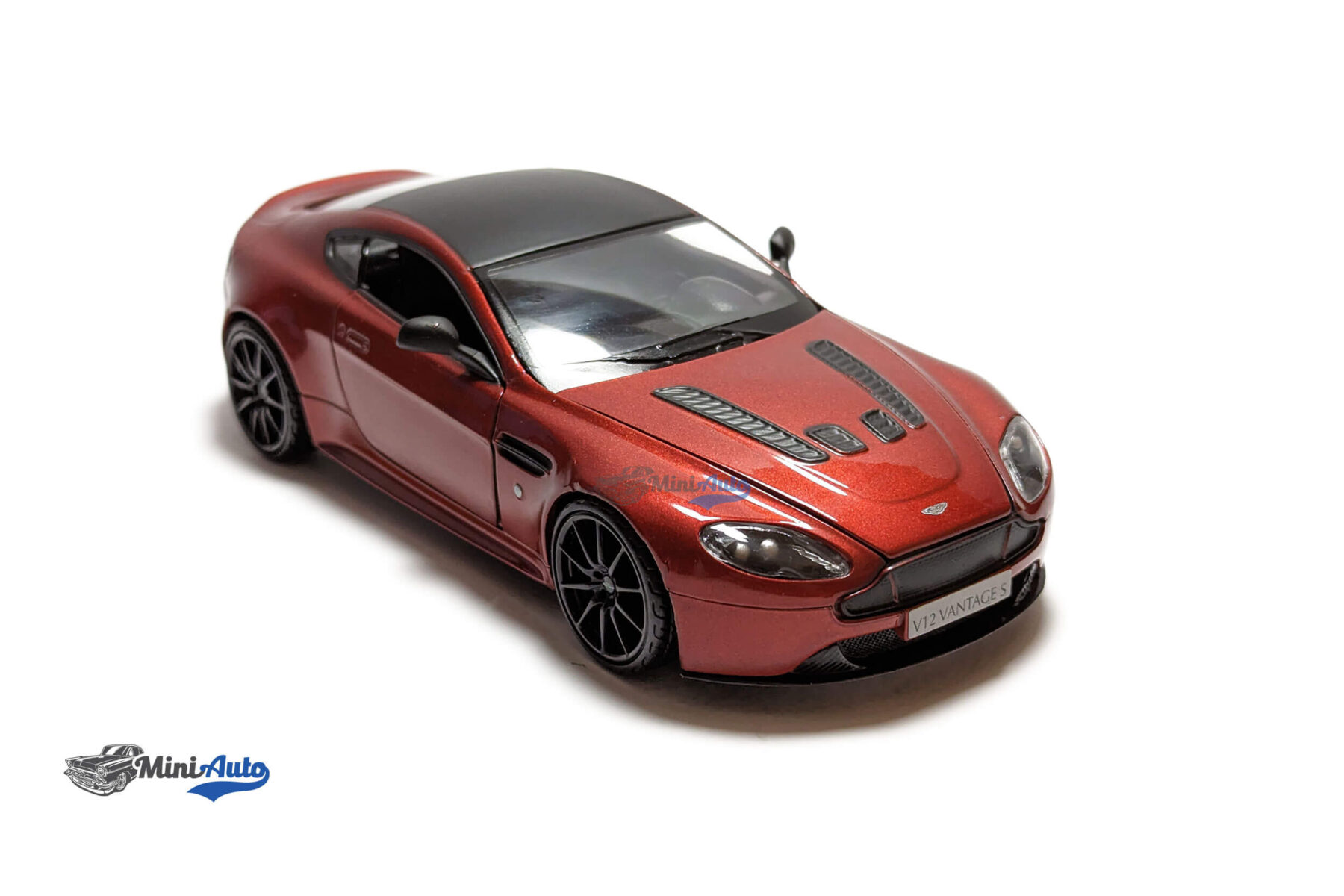 Aston Martin V12 Vantage S - 2013 - Red - Image 3