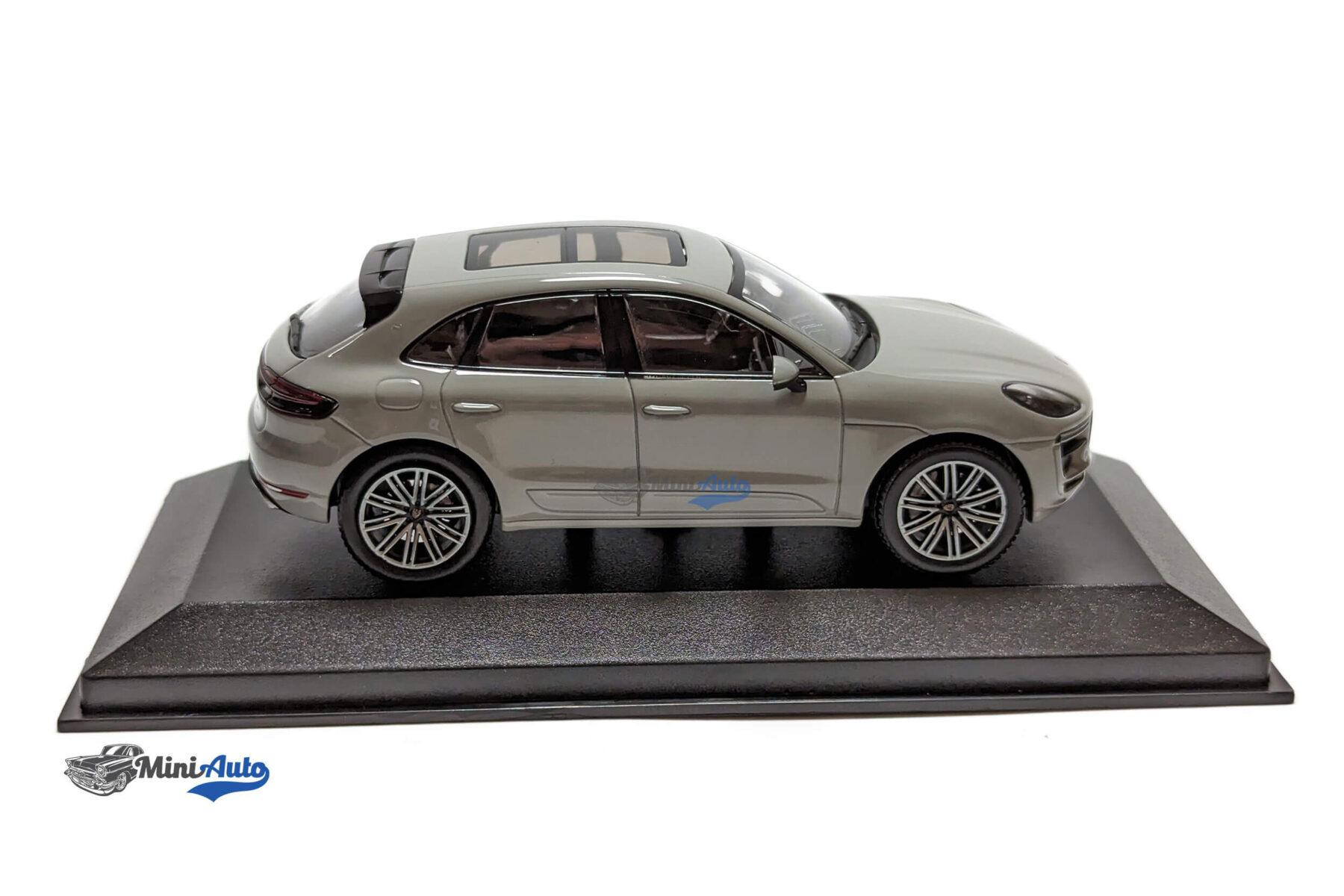 Porsche Macan Turbo Special Edition 2019 - Light Grey - Image 2