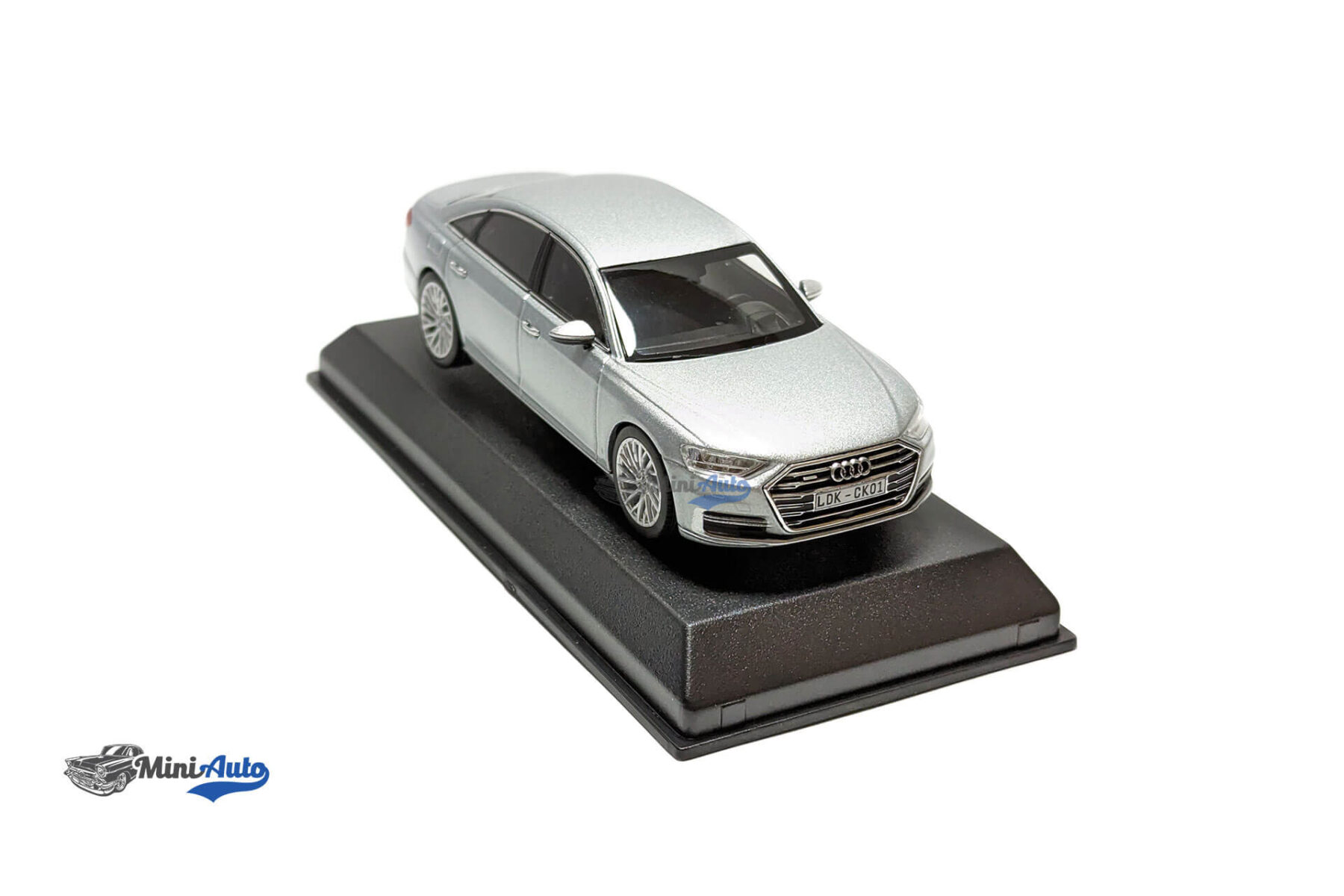 Audi A8L - 2019 - Silver - Image 4