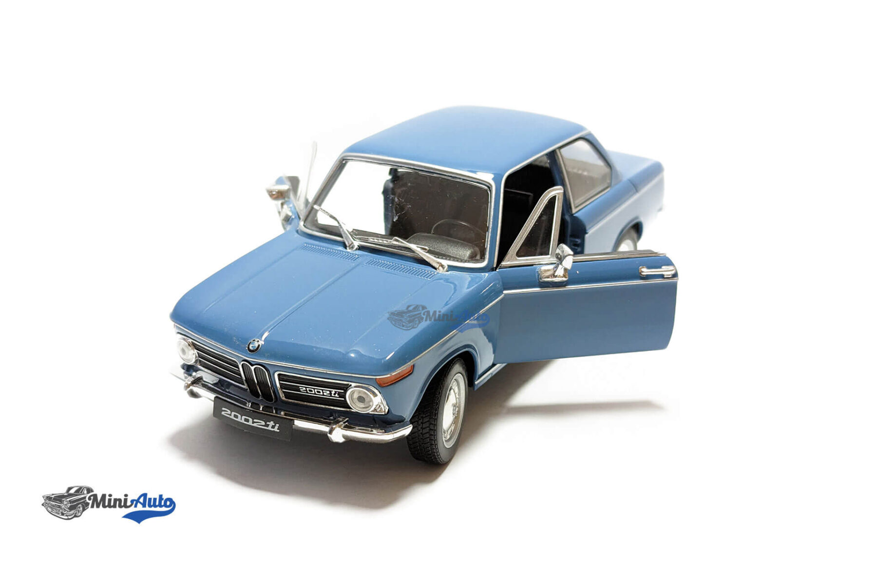 BMW 2002ti - 1966 - Blue - Image 2