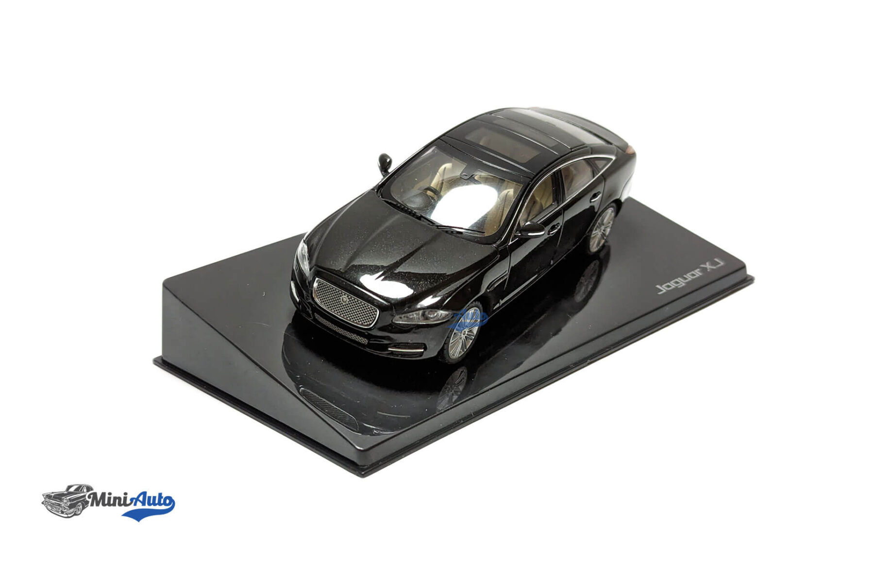 Jaguar XJ (X351) - 2009 - Black - Image 3