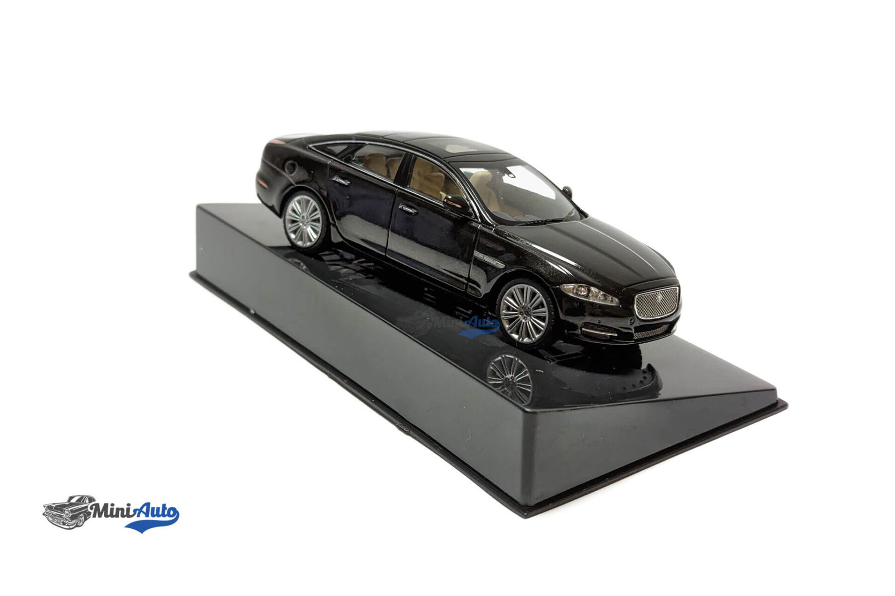 Jaguar XJ (X351) - 2009 - Black - Image 4