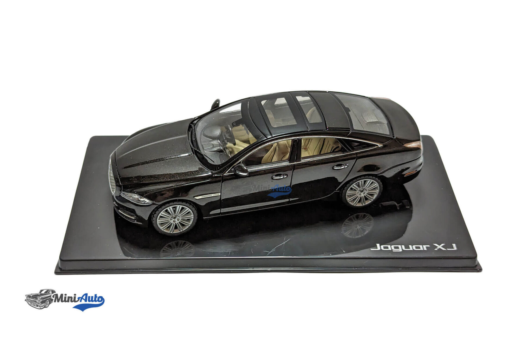 Jaguar XJ (X351) - 2009 - Black - Image 2