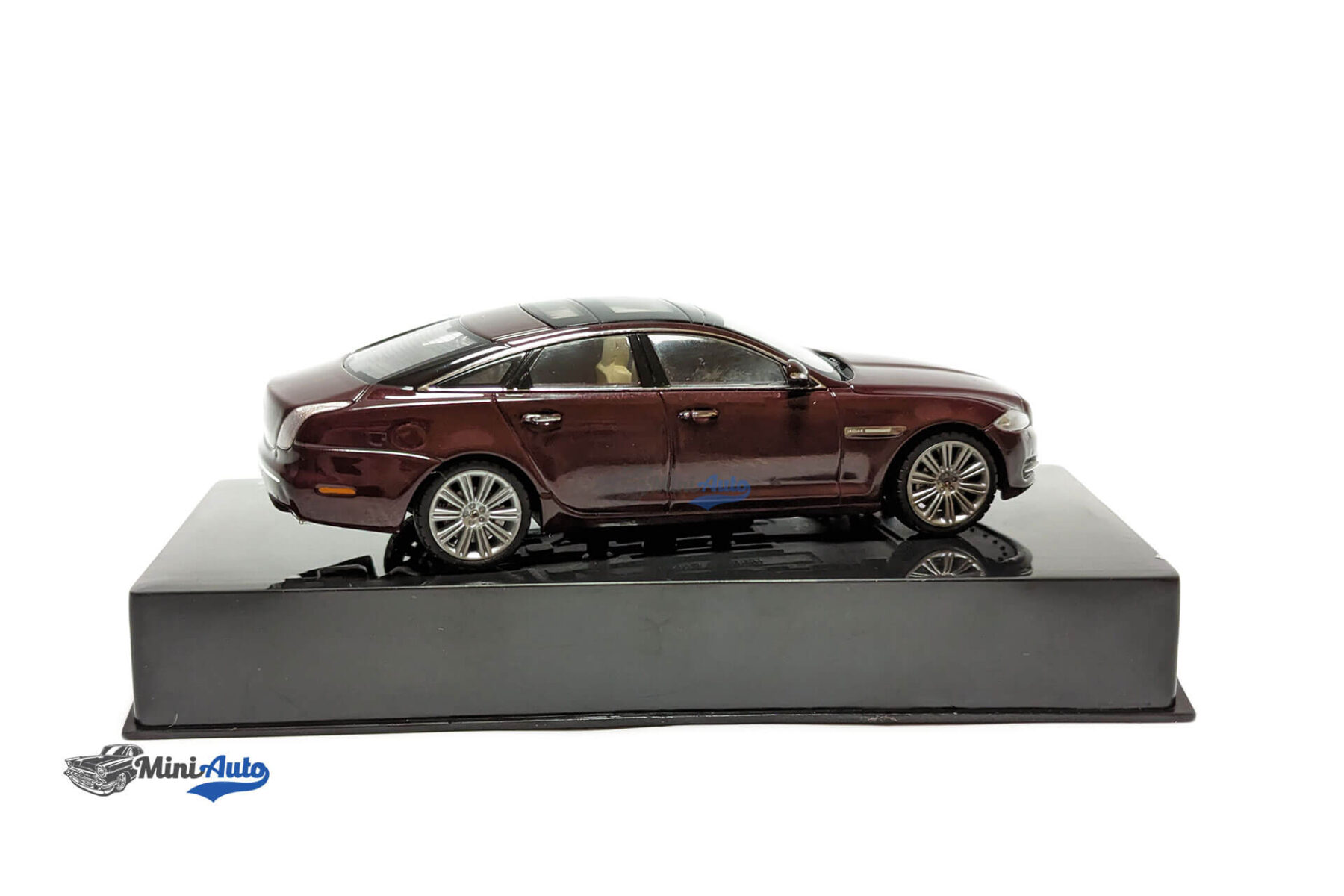Jaguar XJ (X351) - 2009 - Maroon - Image 5