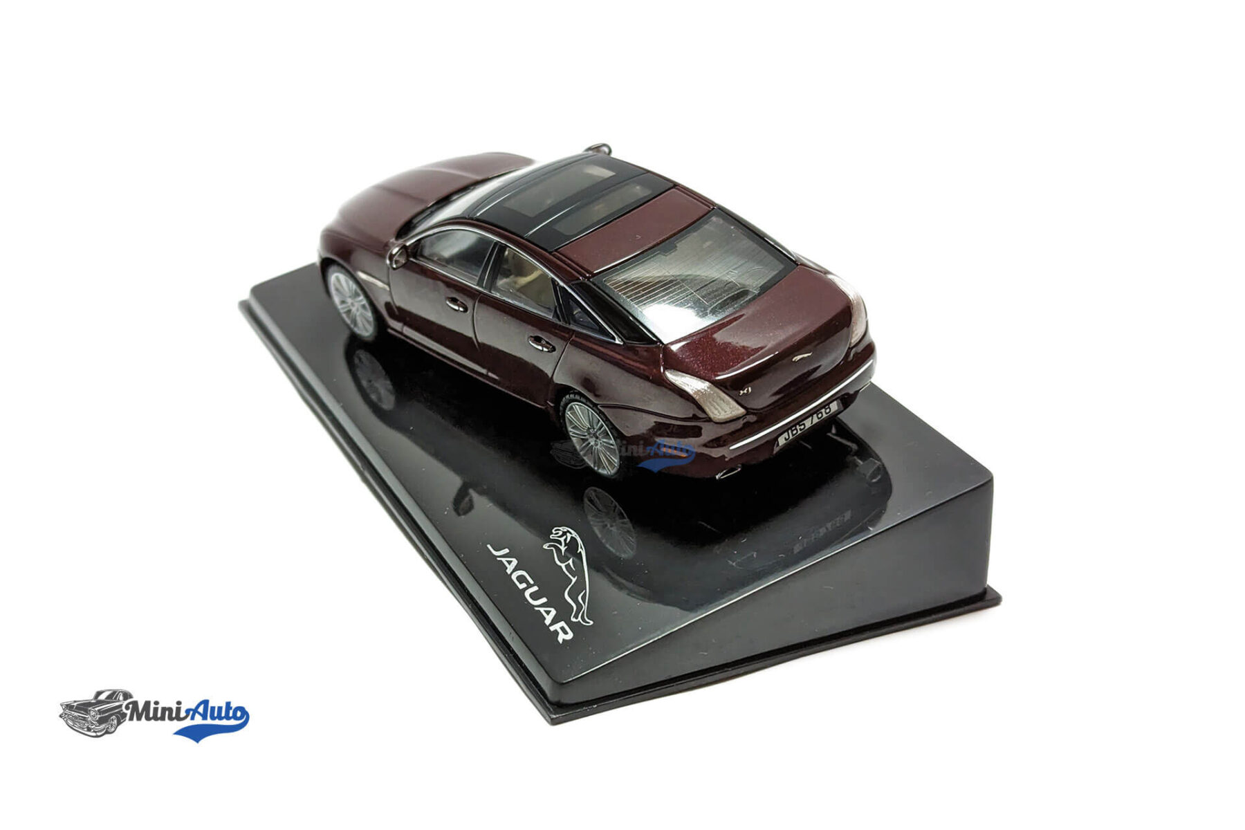 Jaguar XJ (X351) - 2009 - Maroon - Image 6