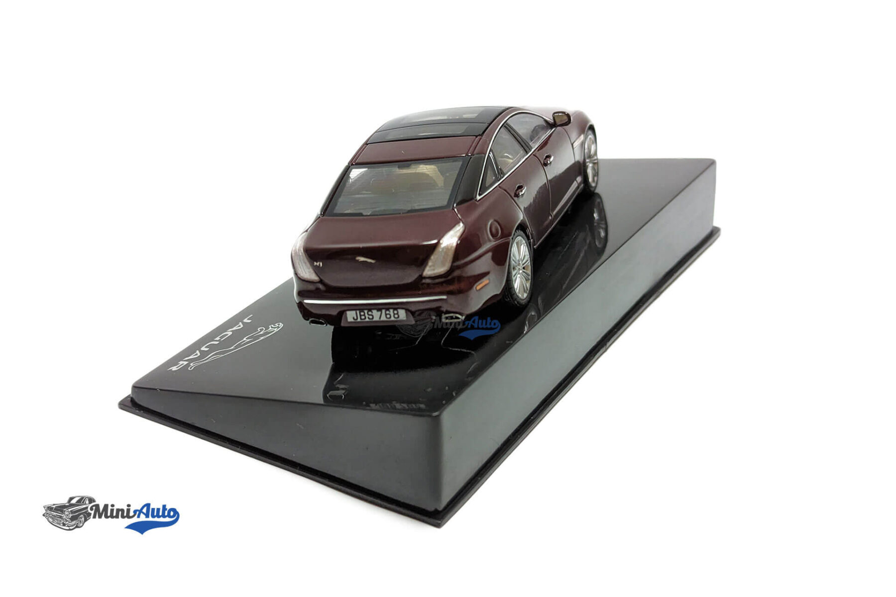 Jaguar XJ (X351) - 2009 - Maroon - Image 7