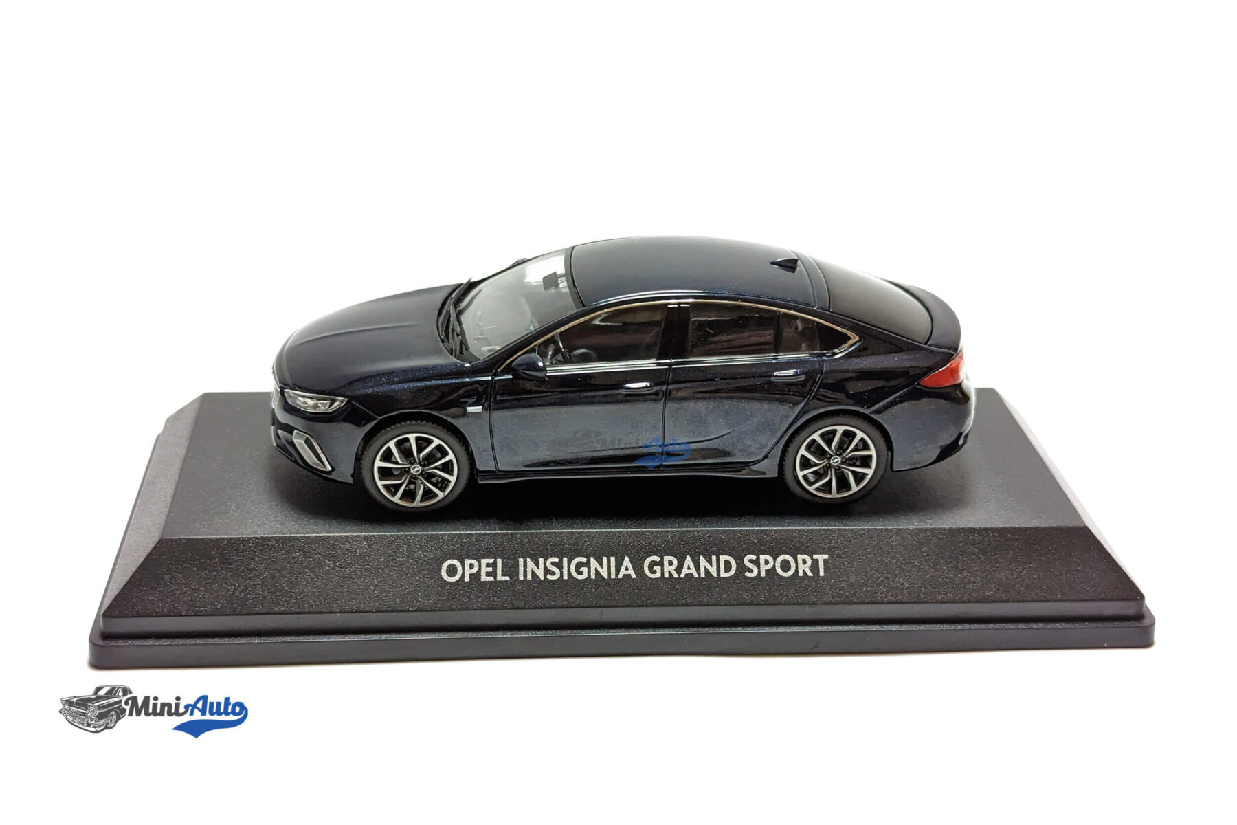 Opel Insignia Grand Sport - 2017 - Blue - Image 2