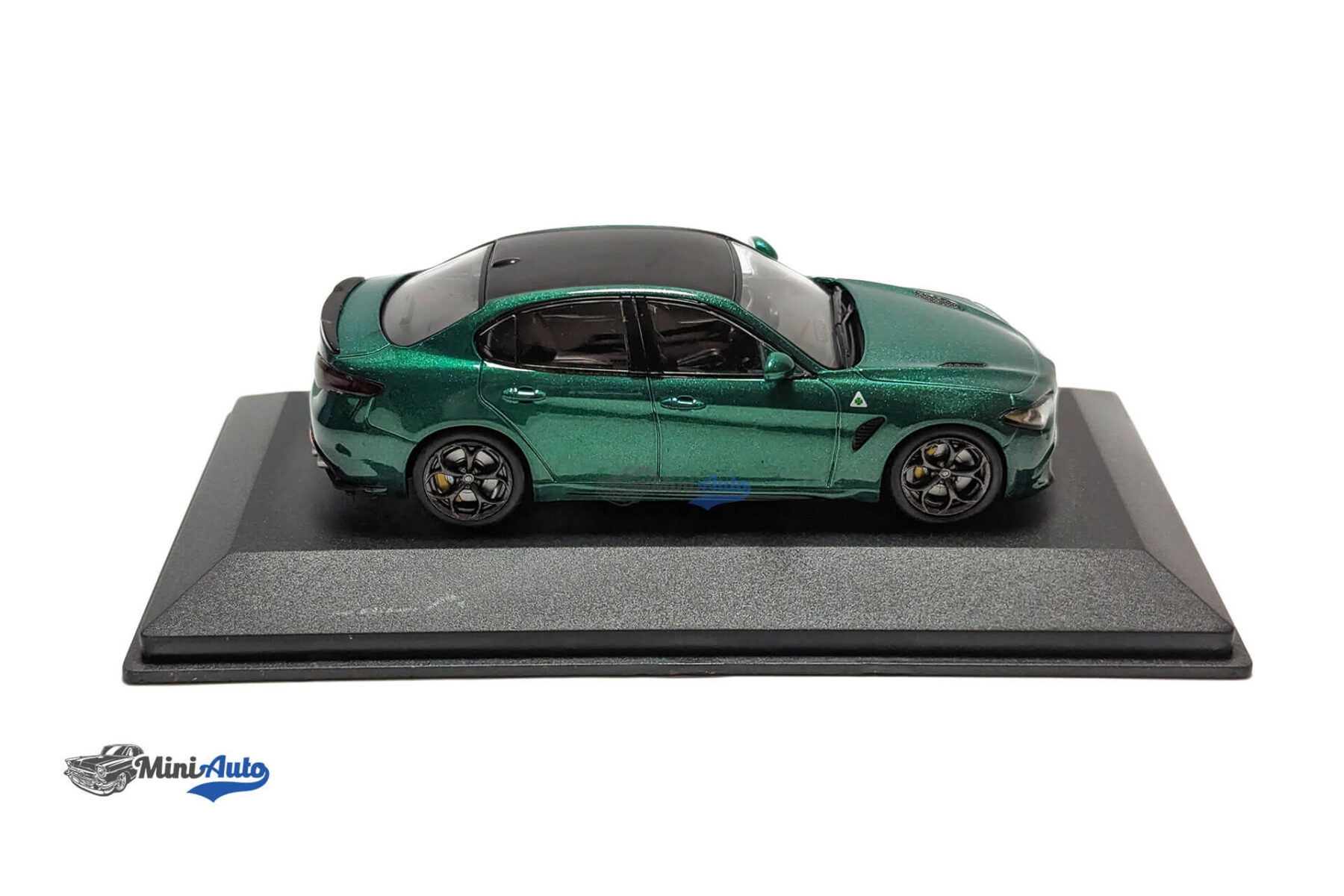 Alfa Romeo Giulia Quadrifoglio - 2020 - Green - Image 3