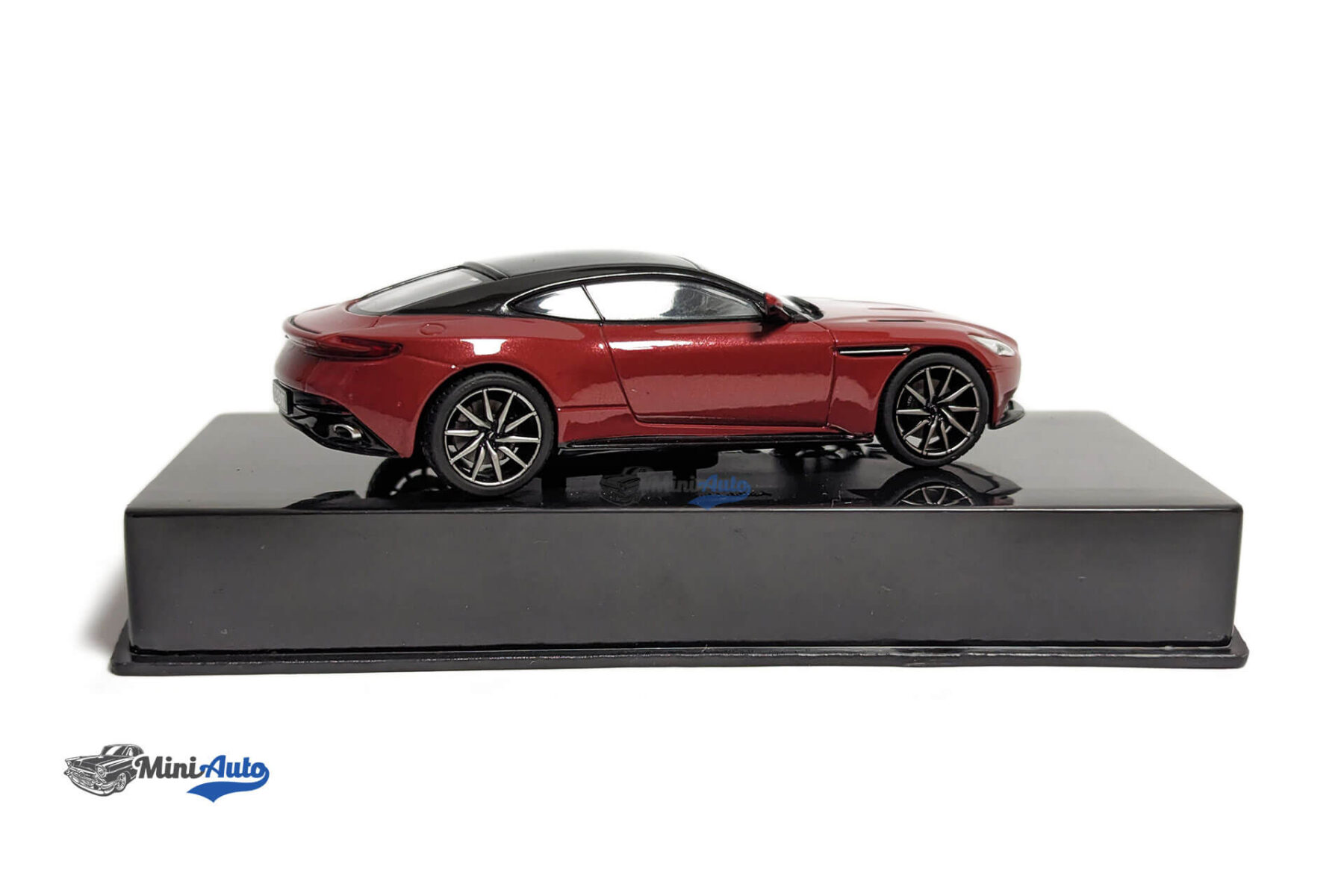 Aston Martin DB 11 - 2016 - Red - Image 4