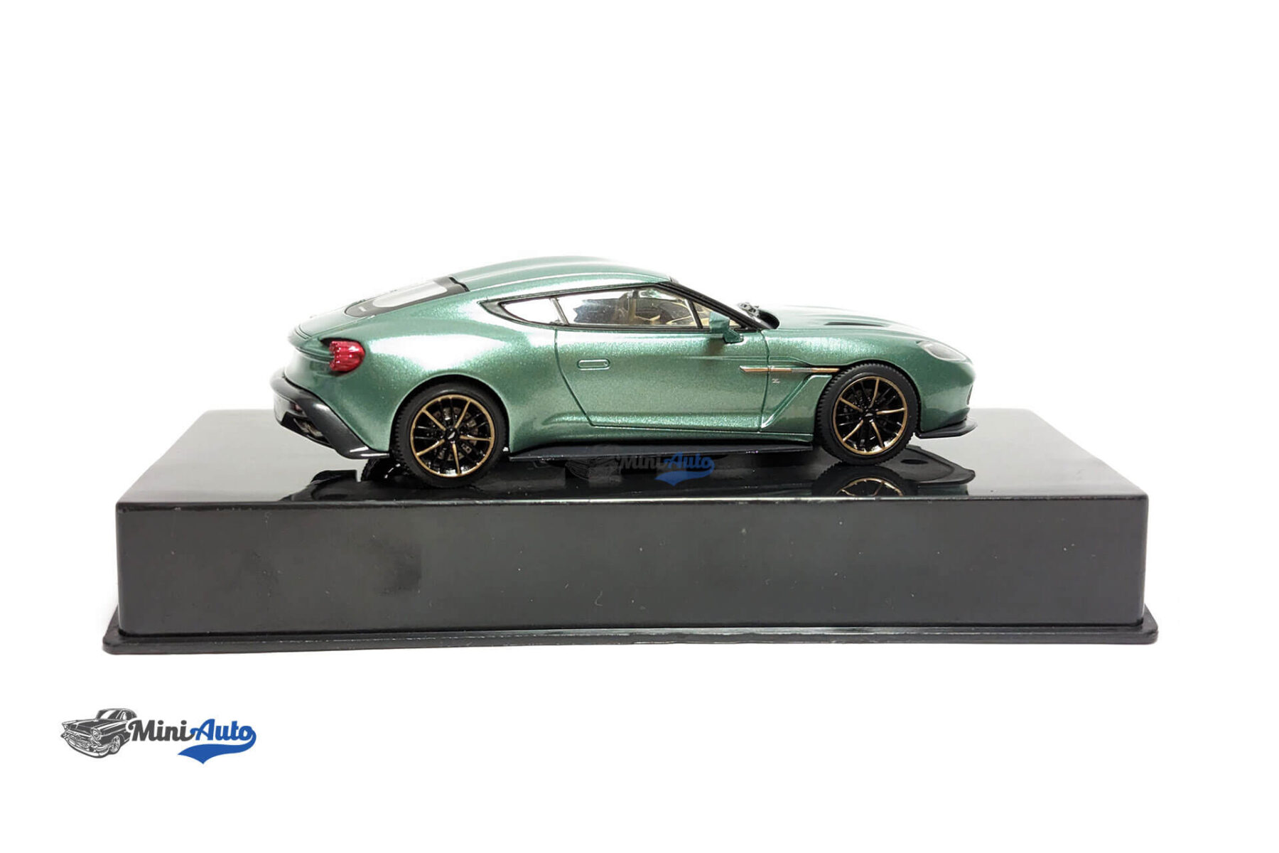 Aston-Martin-V12-Vanquish-Zagato---2016---Green_3 Aston Martin V12 Vanquish Zagato - 2016 - Green - Image 3