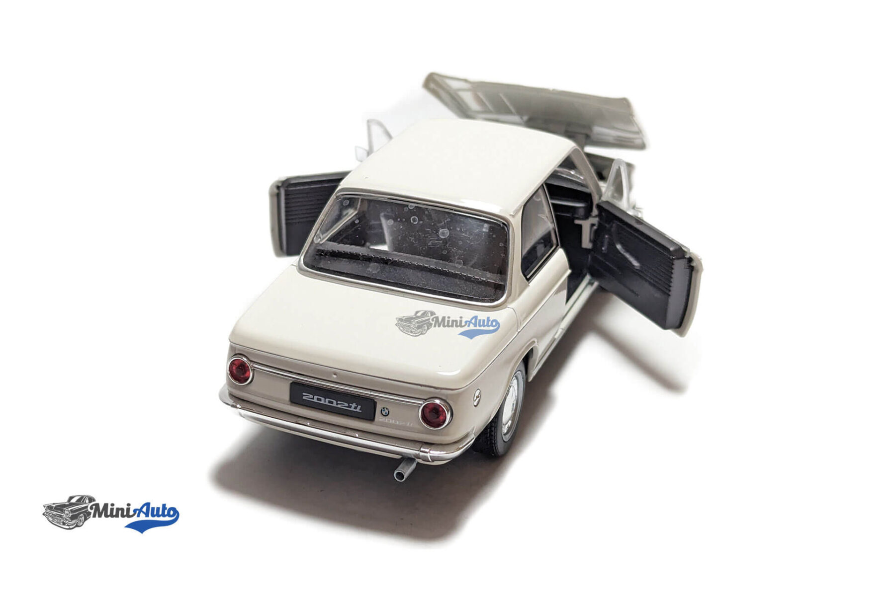 BMW 2002ti 2-Doors - 1966 - White - Image 4