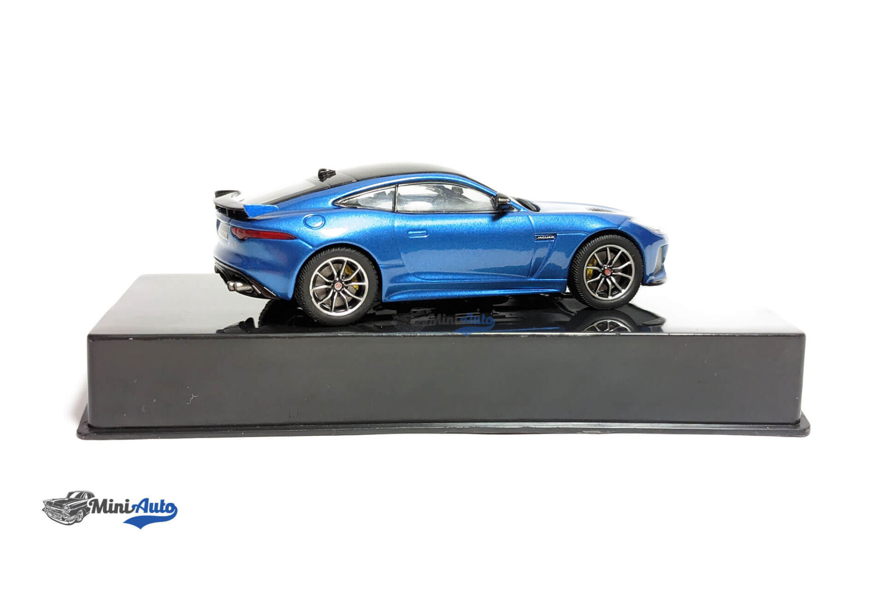 Jaguar-F-Type-SVR---2016---Blue_3 Jaguar F-Type SVR - 2016 - Blue - Image 3