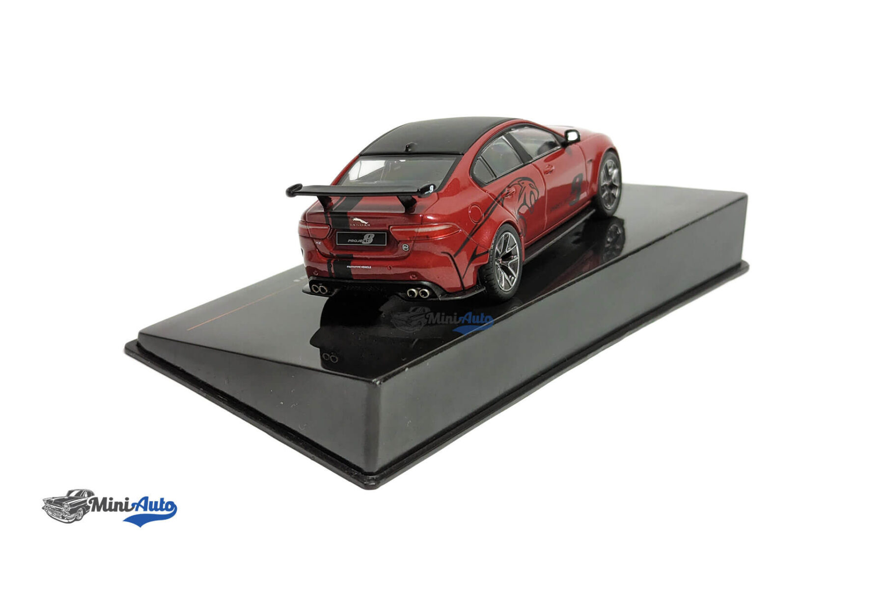 Jaguar-XE-SV-Project-8---2017---Red_6 Jaguar XE SV Project 8 - 2017 - Red - Image 7