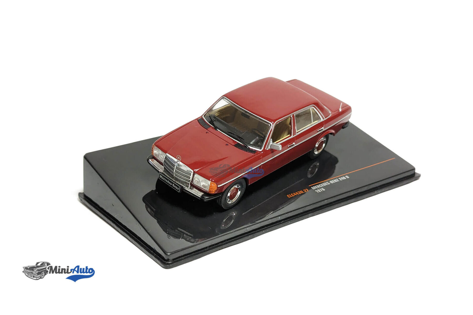 Mercedes-Benz 240D (W123) - 1976 - Red - Image 4