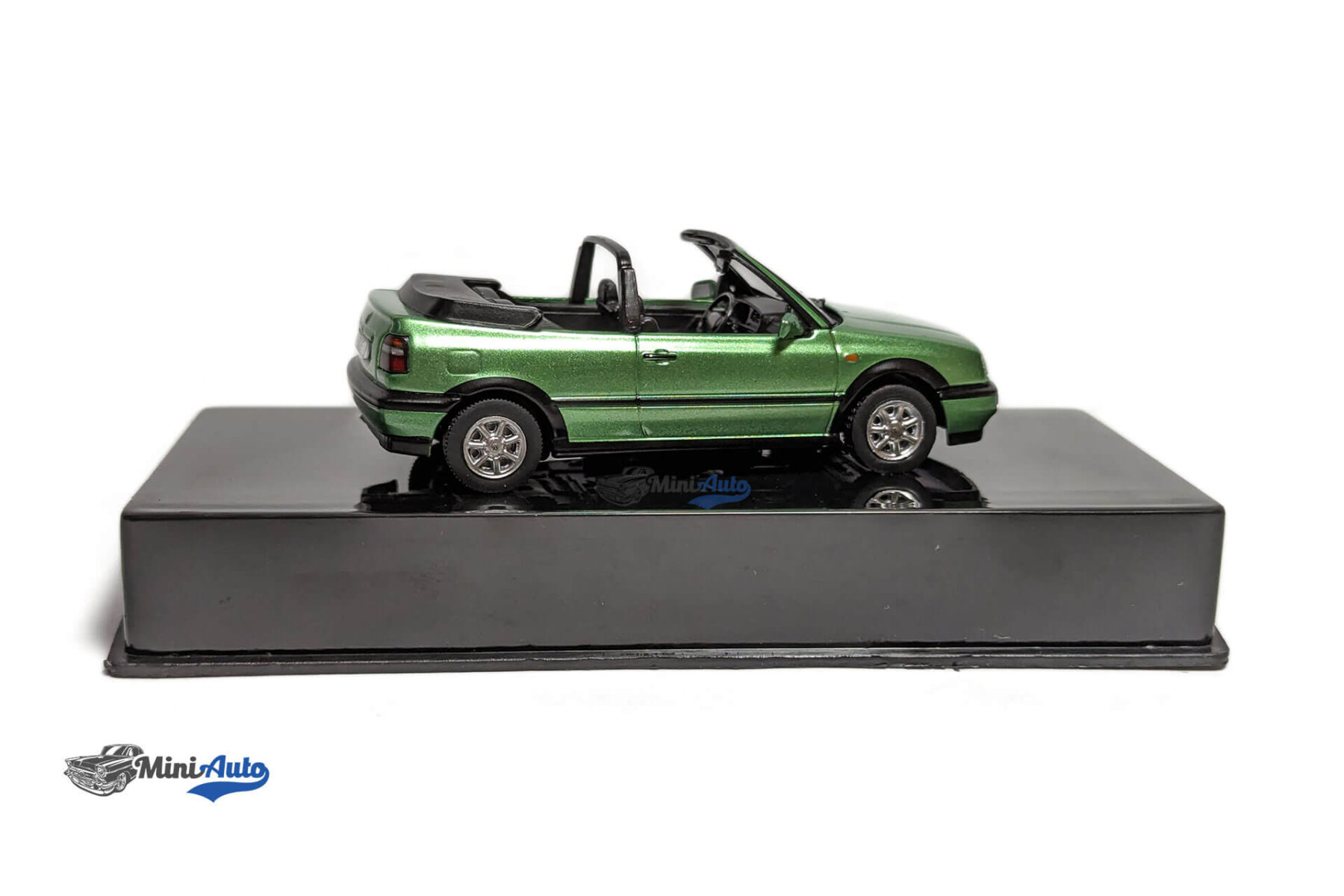 VW Golf III Cabriolet - 1995 - Green - Image 3