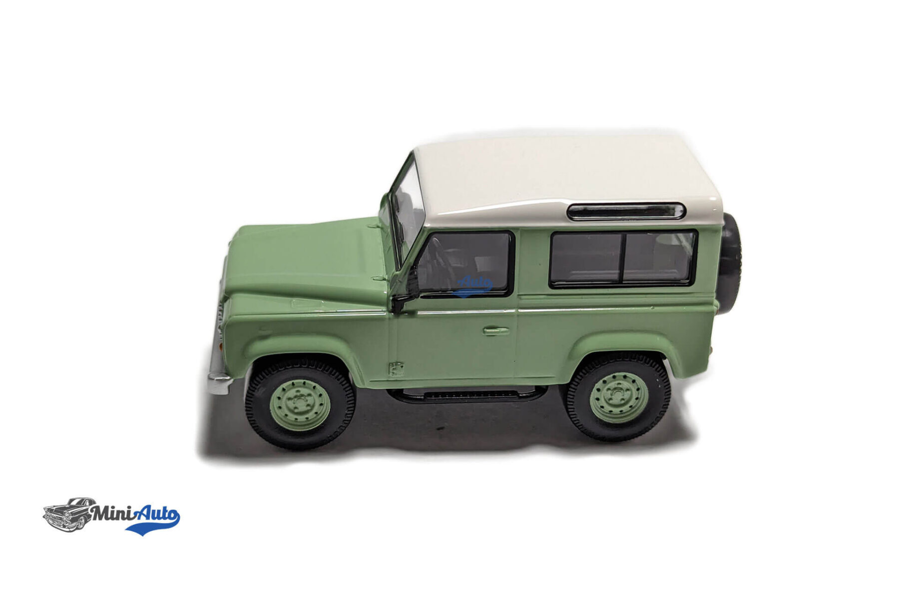 Land Rover Defender - 1995 – Green - Image 2