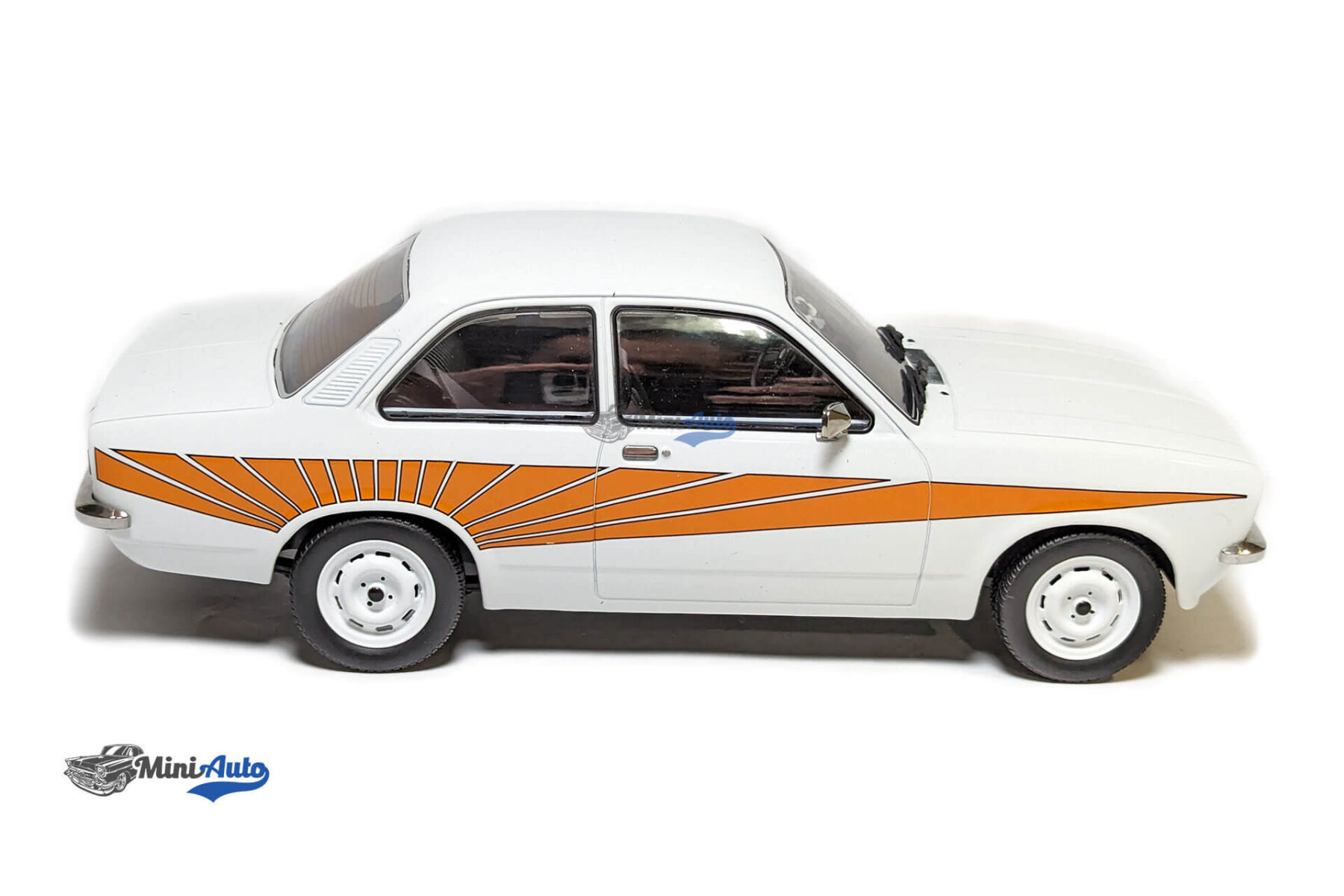 Opel Kadett C Swinger - 1973 - White - Image 2