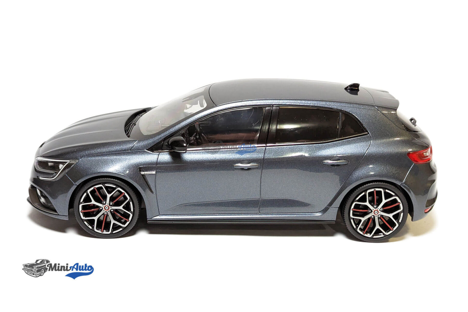 Renault Megane R.S. Trophy - 2019 - Titanium Grey - Image 2