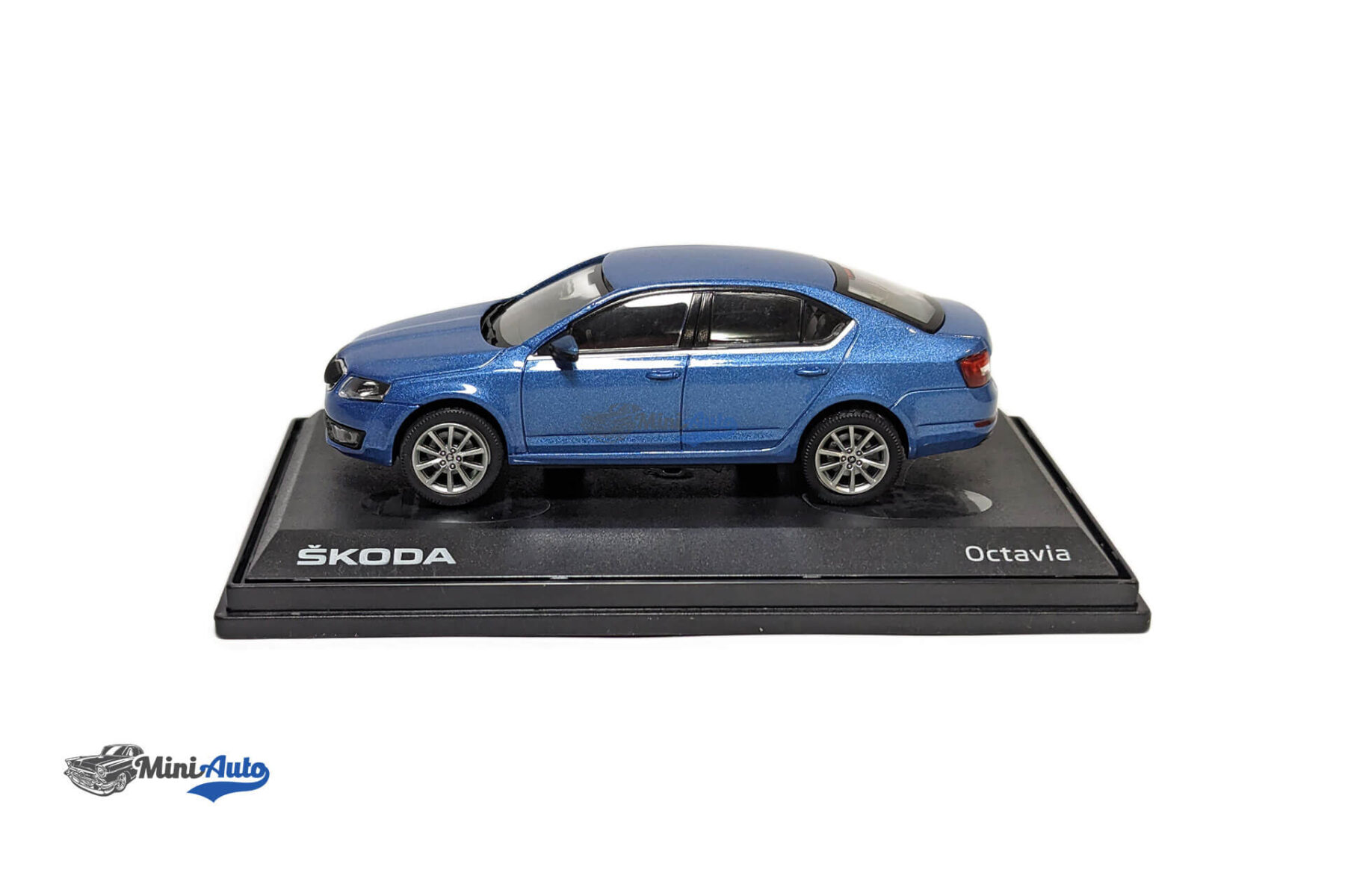 Skoda Octavia III - 2013 - Blue - Image 2