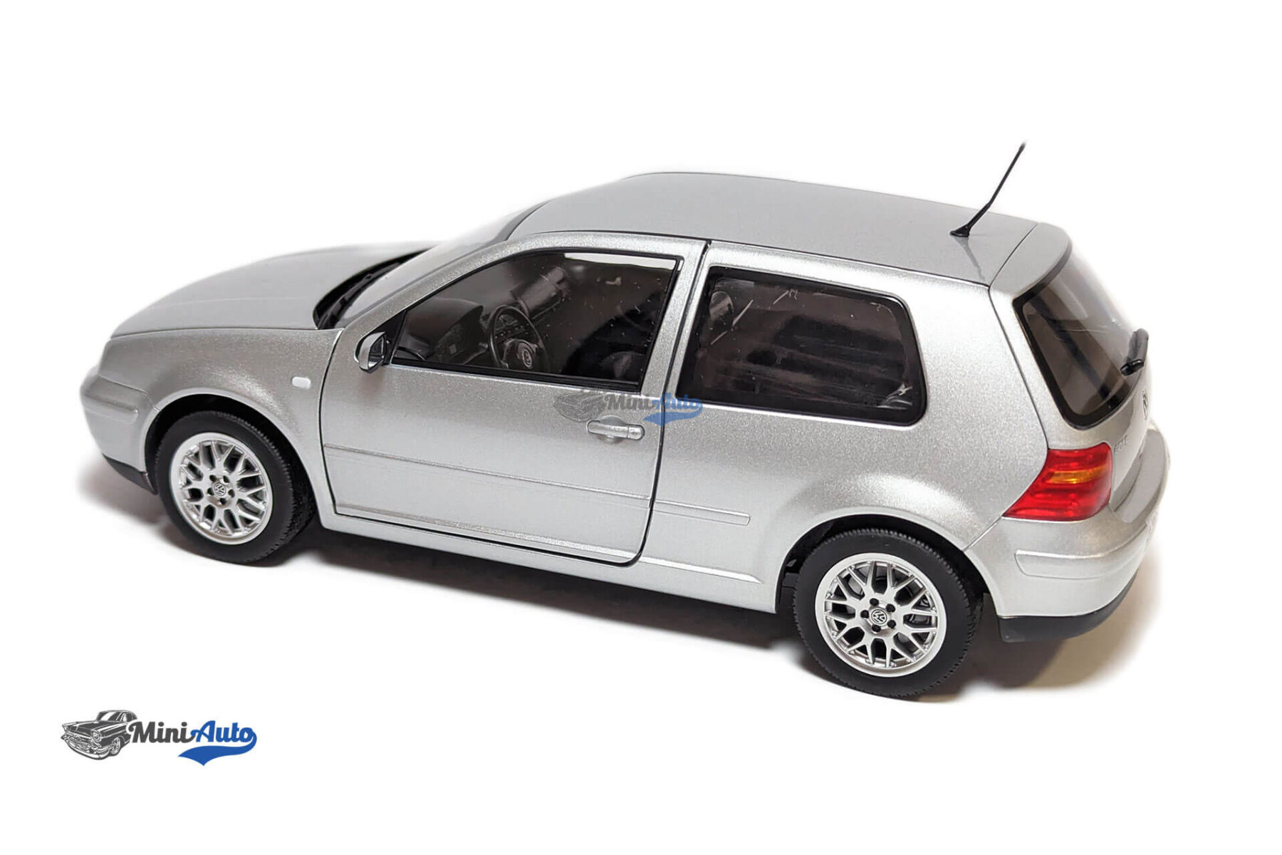 Volkswagen IV Golf GTI - 2002 - Silver - Image 8