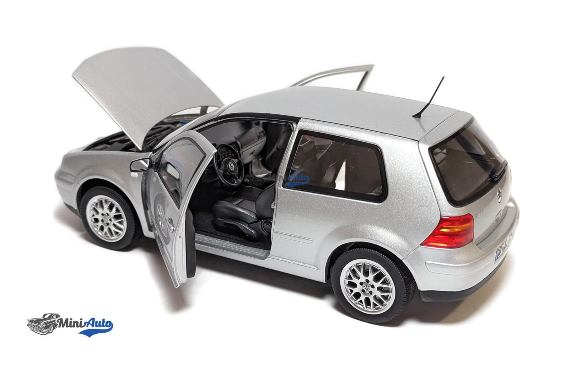 Volkswagen IV Golf GTI - 2002 - Silver - Image 4