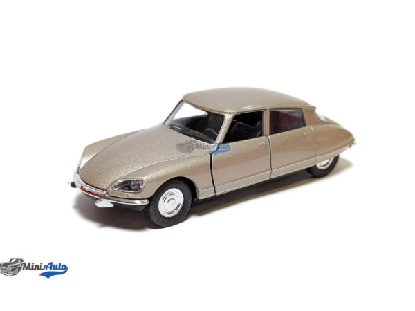 Citroen DS23 - 1973 - Gold (1:34 - 1:39)