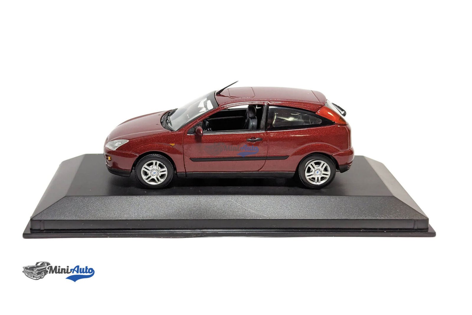 Ford Focus 3-door - 2001 - Red - Image 2