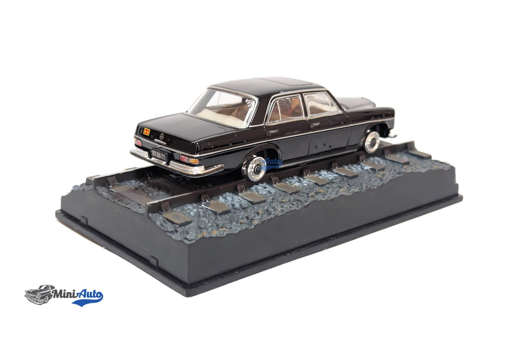 Mercedes 250SE (W108) James Bond 007 - Black - Image 6