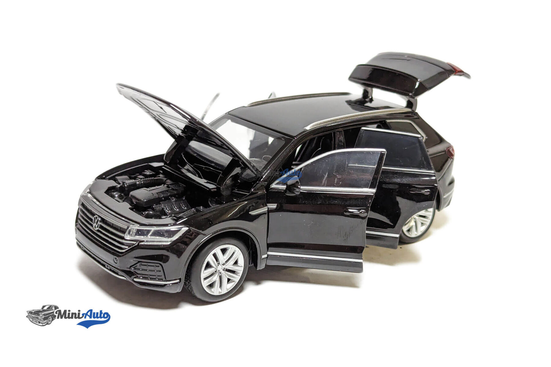 Volkswagen Touareg - 2017 - Black - Image 2