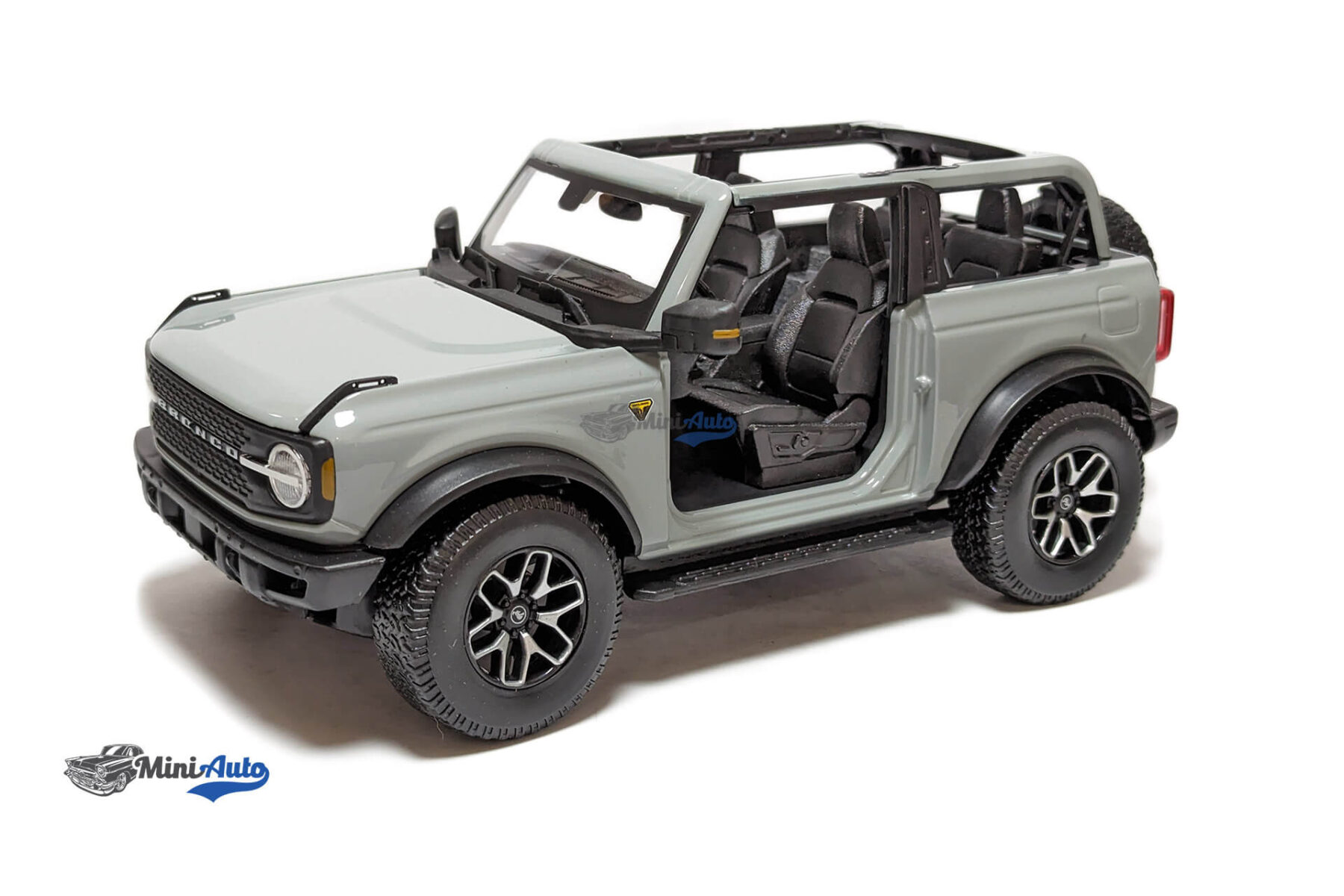 Ford Bronco – 2021 – Gray - Image 9