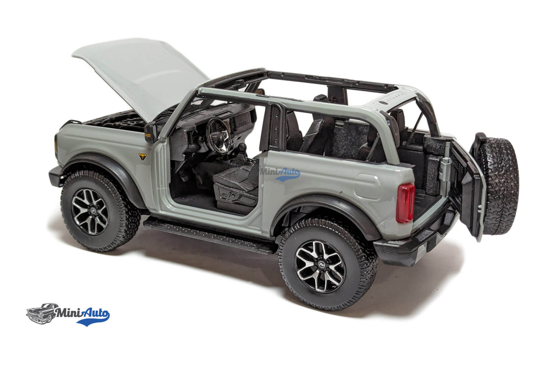 Ford Bronco – 2021 – Gray - Image 4