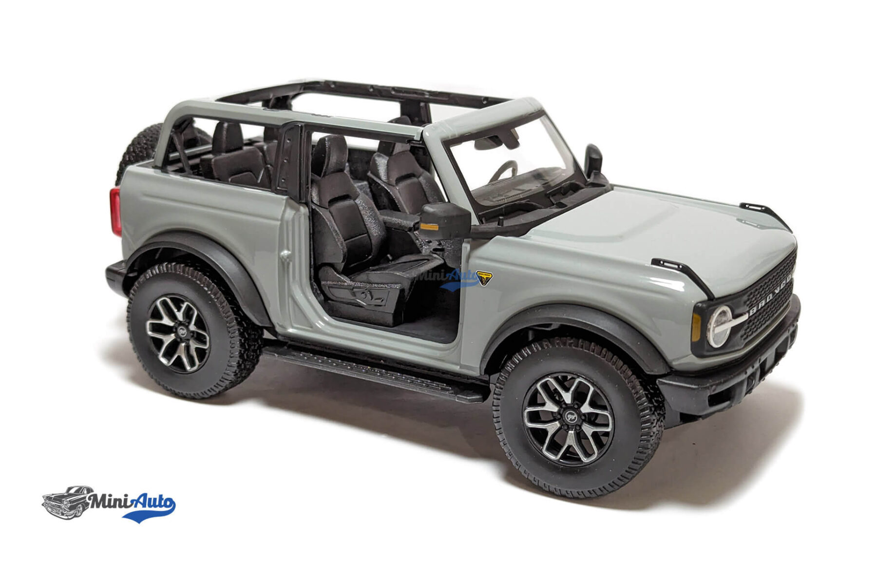 Ford Bronco – 2021 – Gray - Image 8