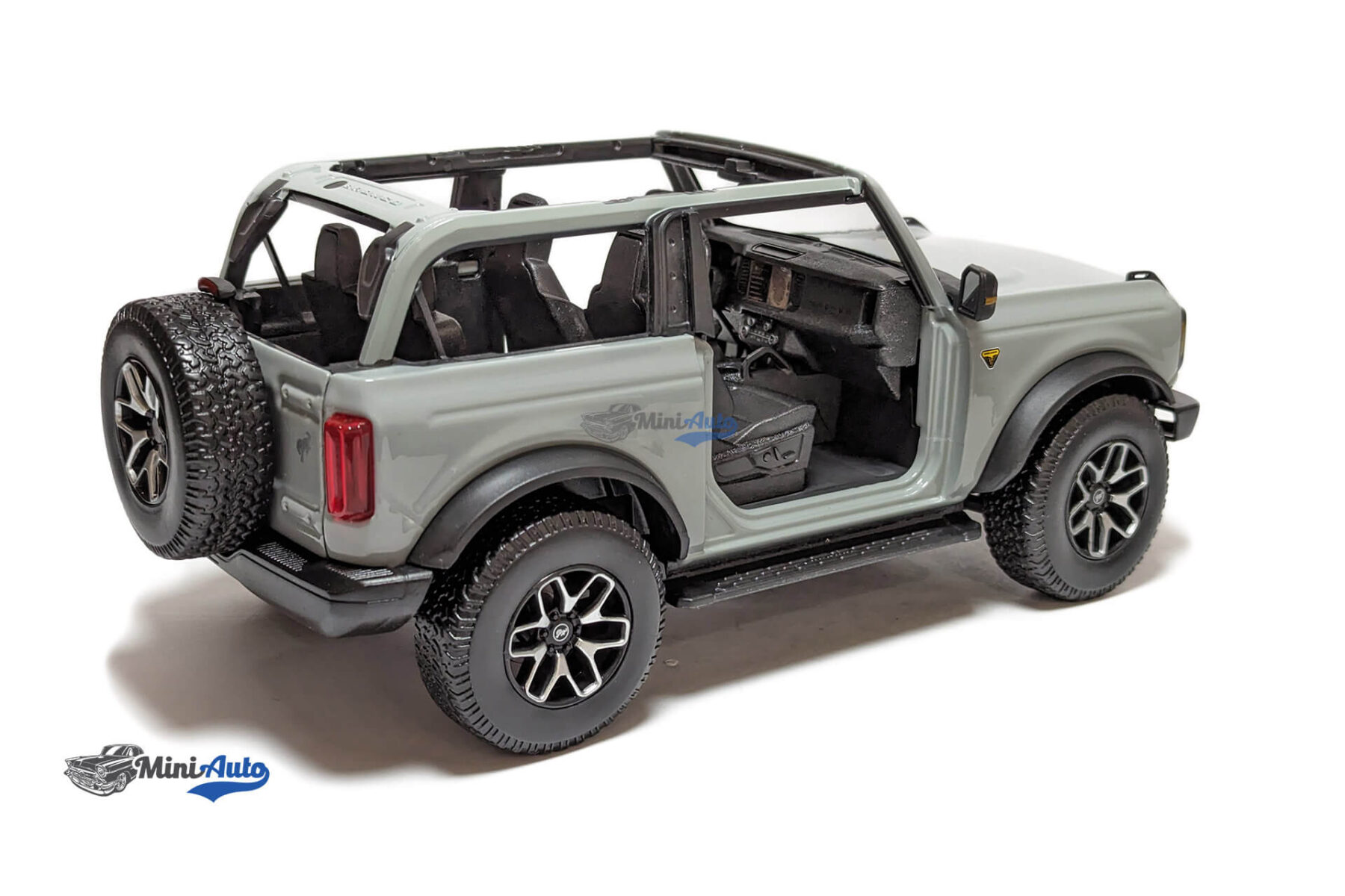 Ford Bronco – 2021 – Gray - Image 11