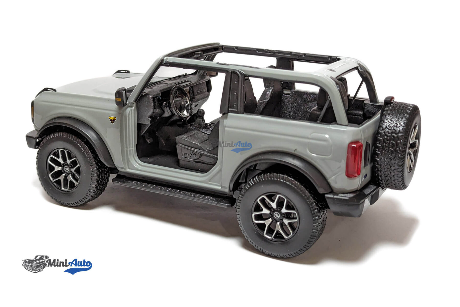 Ford Bronco – 2021 – Gray - Image 10