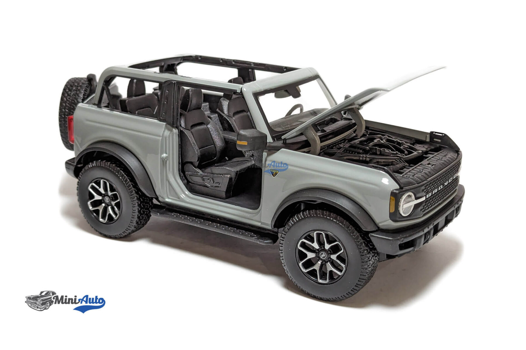 Ford Bronco – 2021 – Gray - Image 3