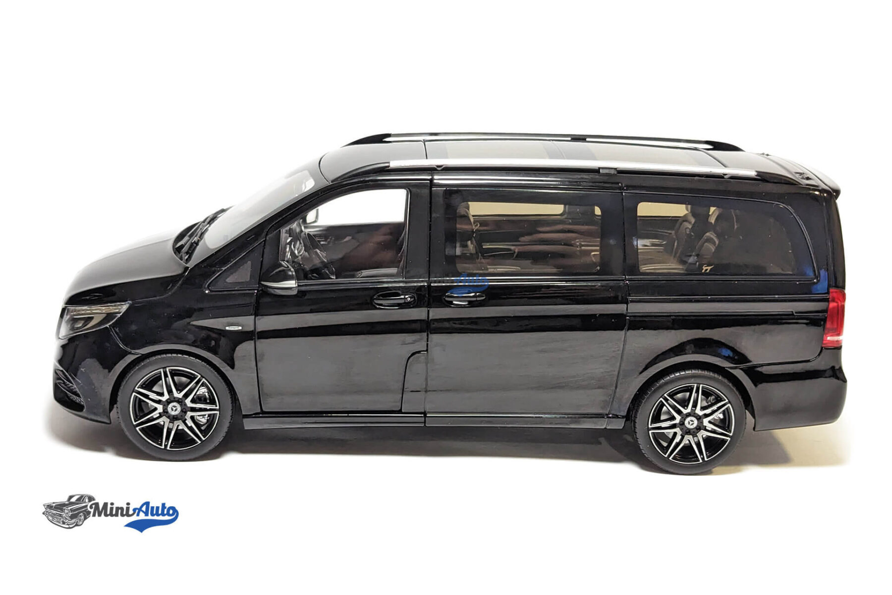 Mercedes-Benz V-Class AMG-Line - 2018 - Black - Image 11