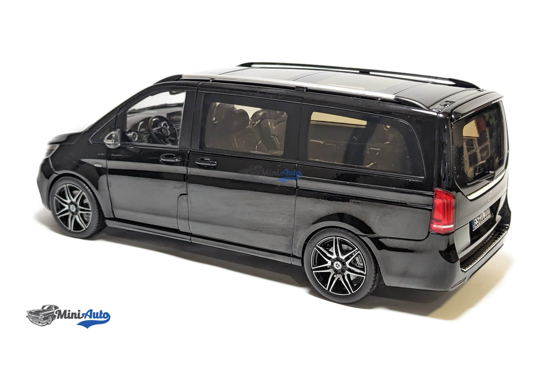 Mercedes-Benz V-Class AMG-Line - 2018 - Black - Image 8