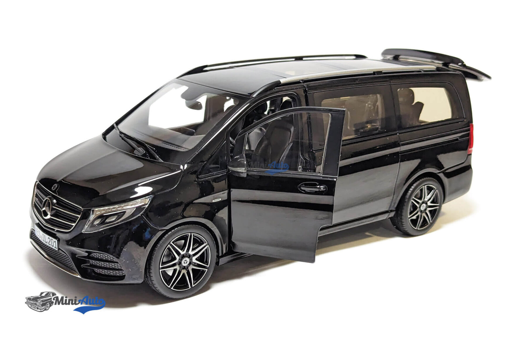 Mercedes-Benz V-Class AMG-Line - 2018 - Black - Image 2