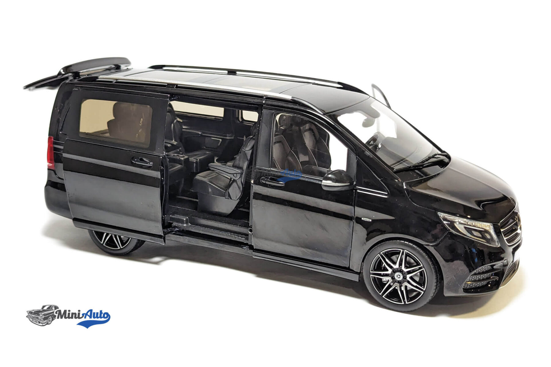 Mercedes-Benz V-Class AMG-Line - 2018 - Black - Image 3