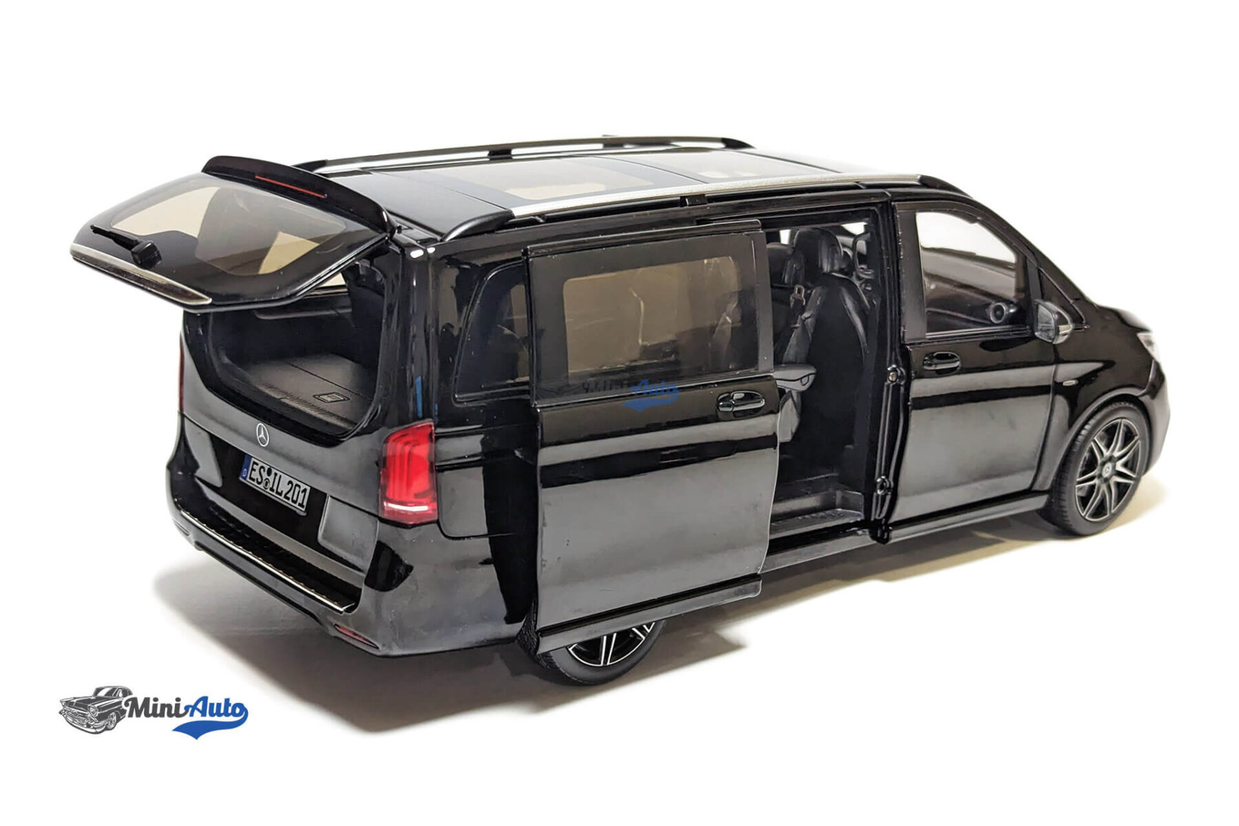 Mercedes-Benz V-Class AMG-Line - 2018 - Black - Image 4