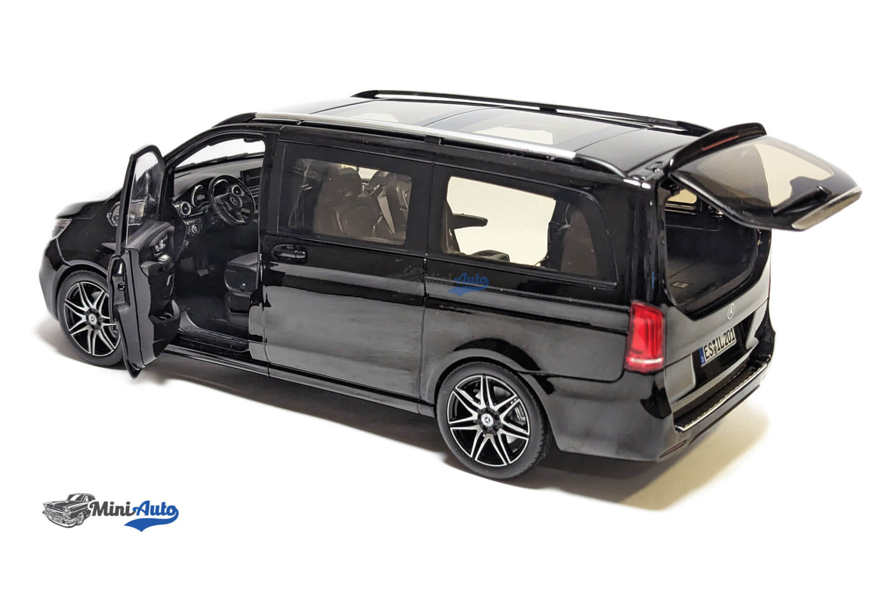 Mercedes-Benz V-Class AMG-Line - 2018 - Black - Image 5