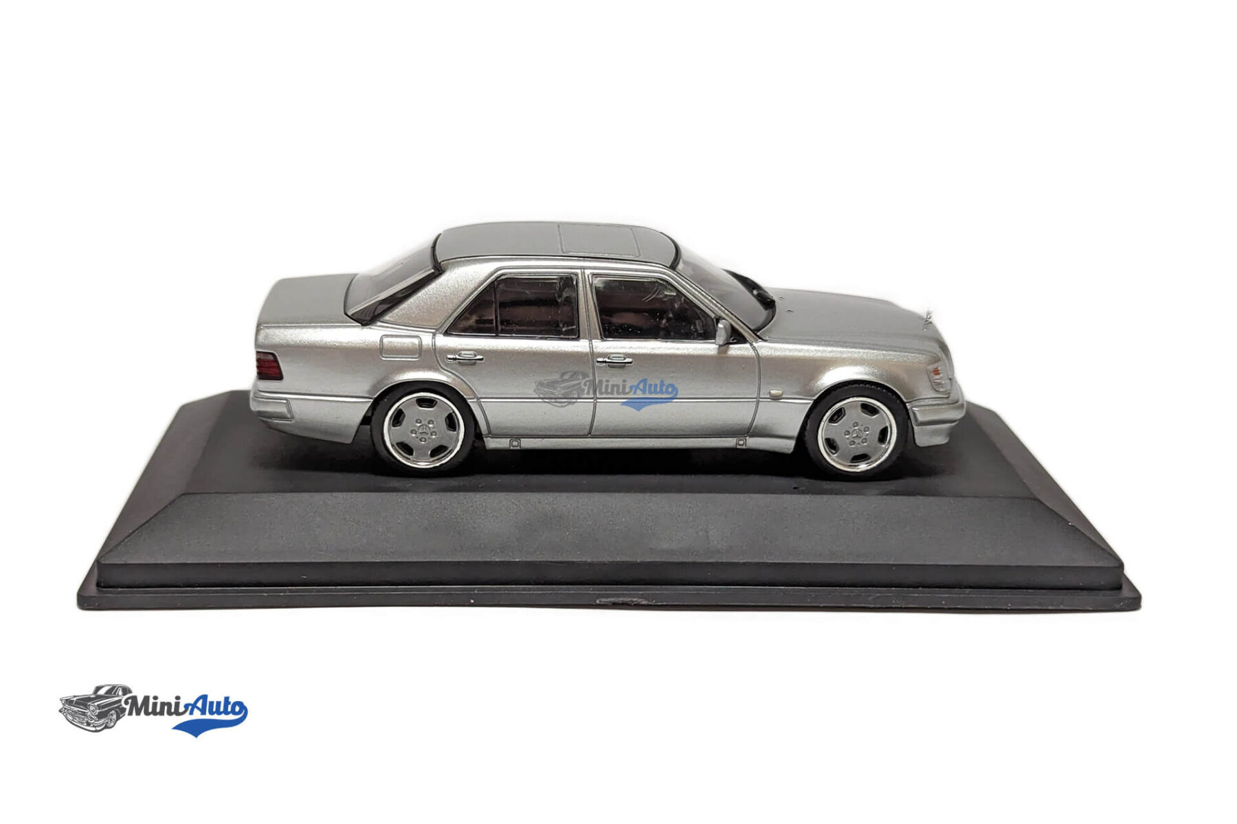 Mercedes-Benz (W124) E60 AMG - 1994 - Silver - Image 3