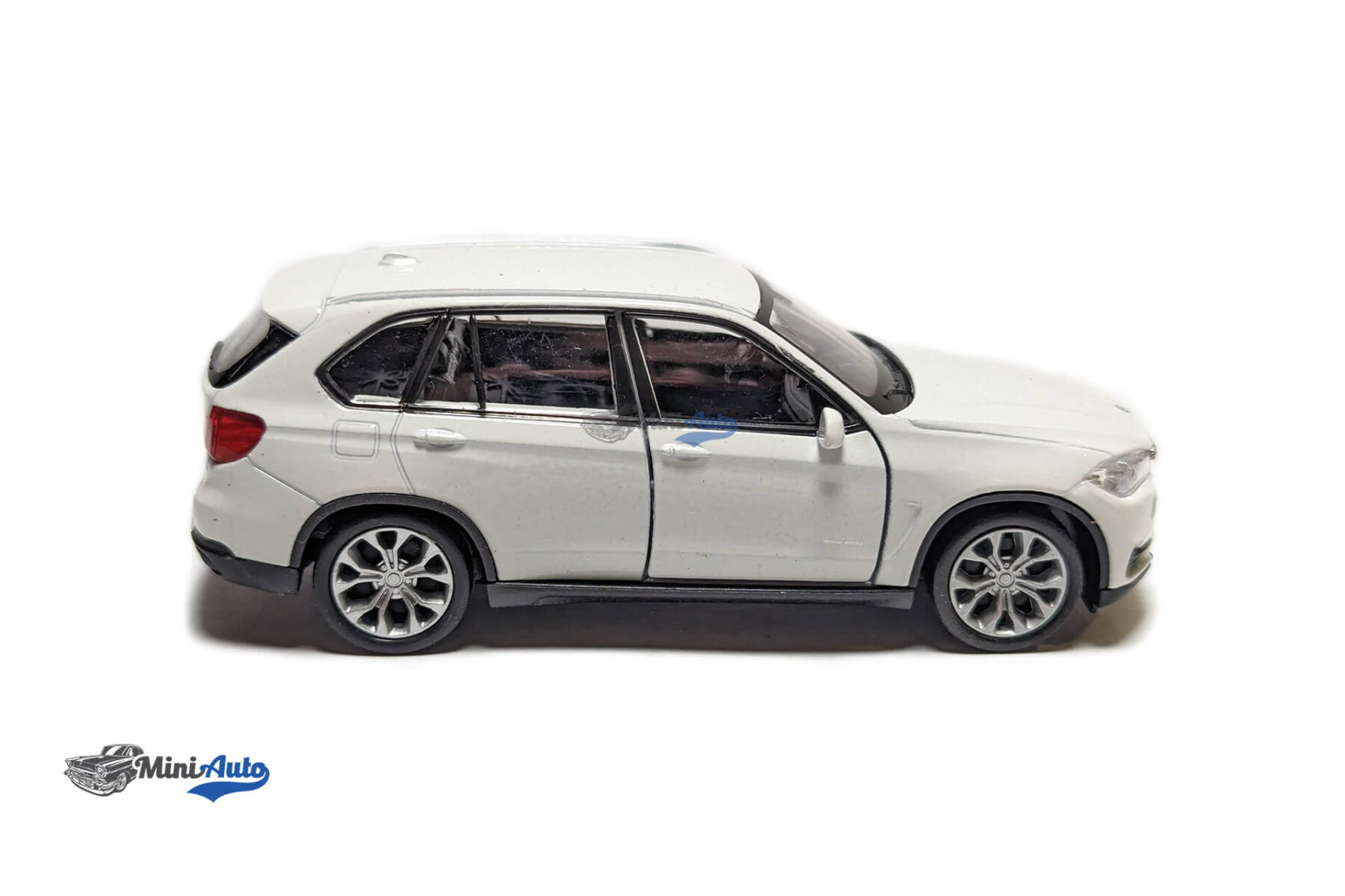 BMW X5 - 2015 - White - 1:34-1:39 - Image 11