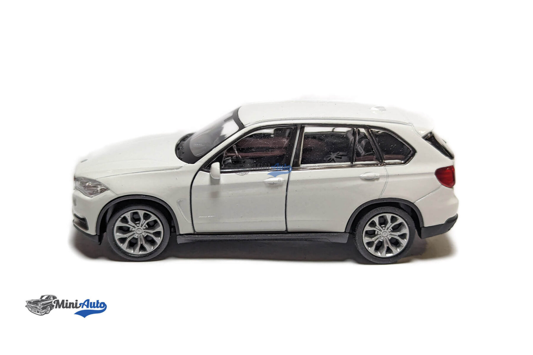 BMW X5 - 2015 - White - 1:34-1:39 - Image 10
