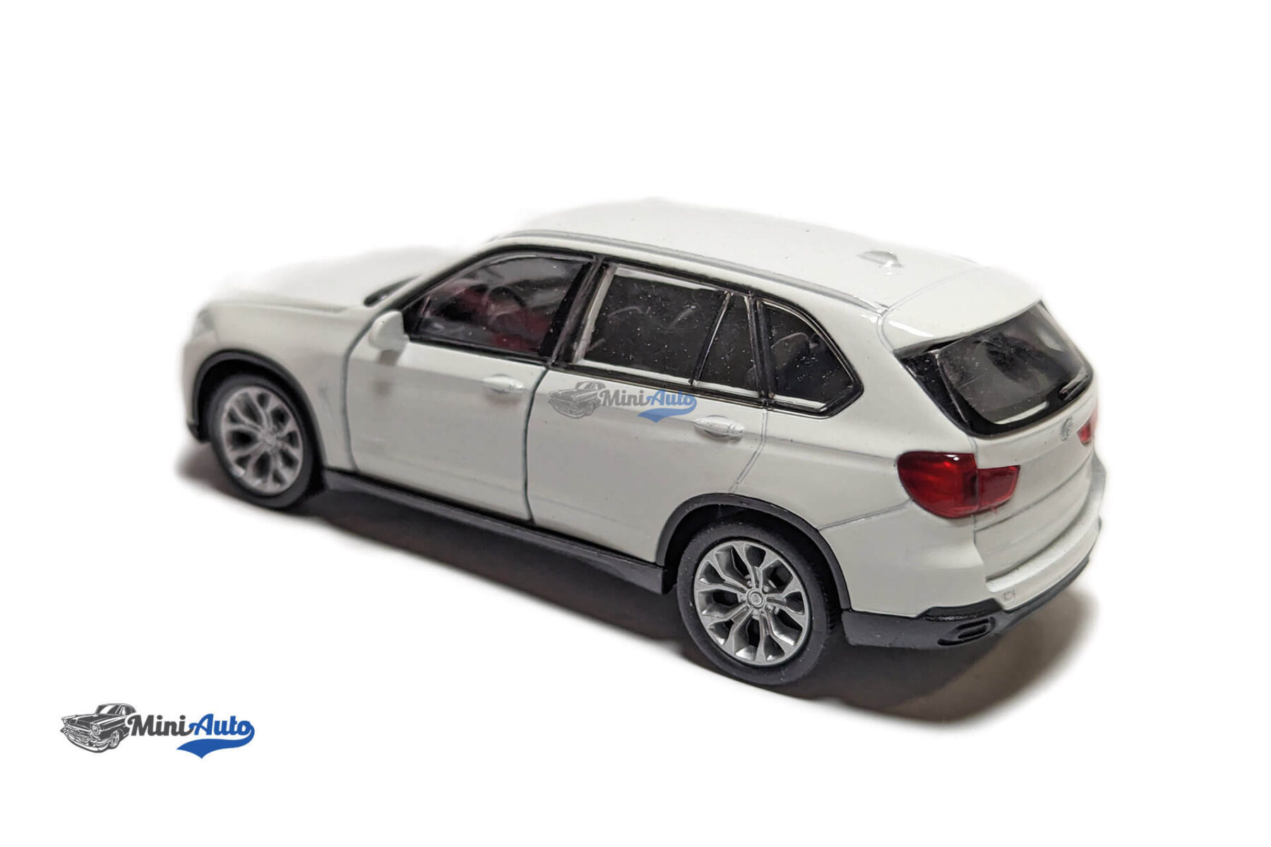 BMW X5 - 2015 - White - 1:34-1:39 - Image 9